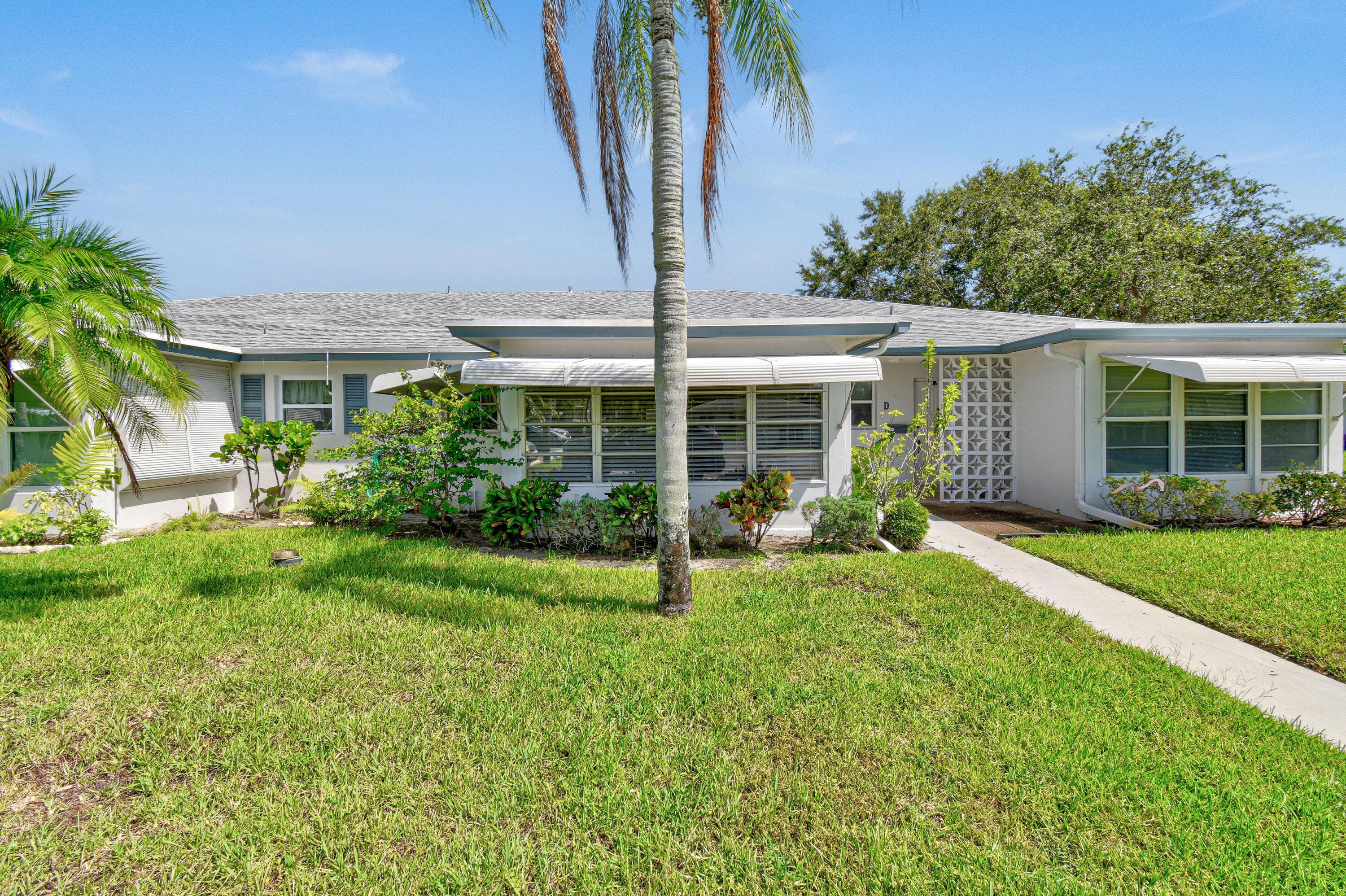 1097 Circle Terrace W C, Delray Beach, FL 33445 — photo 3 of 36