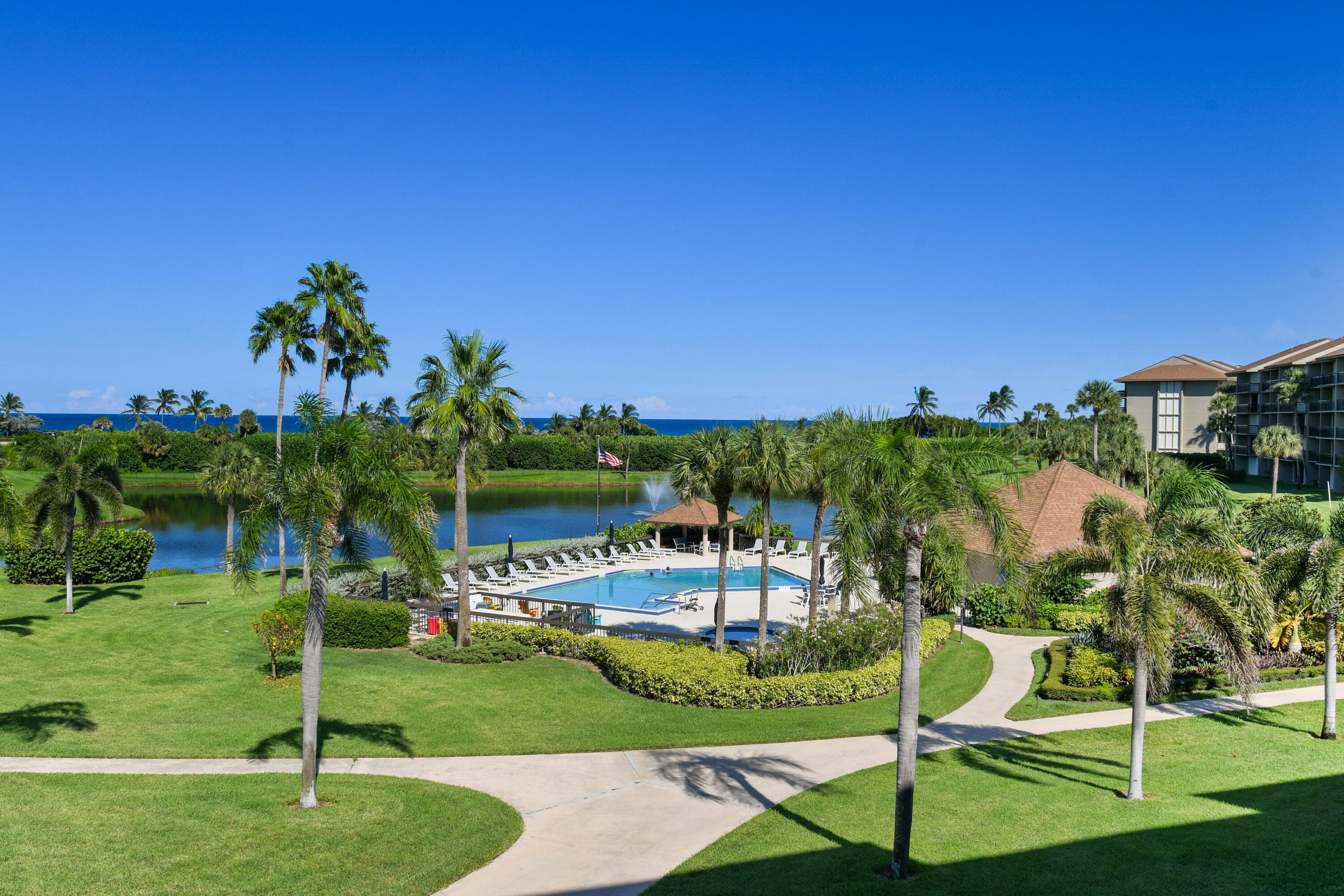 Condominium in Jupiter — photo 25 of 51