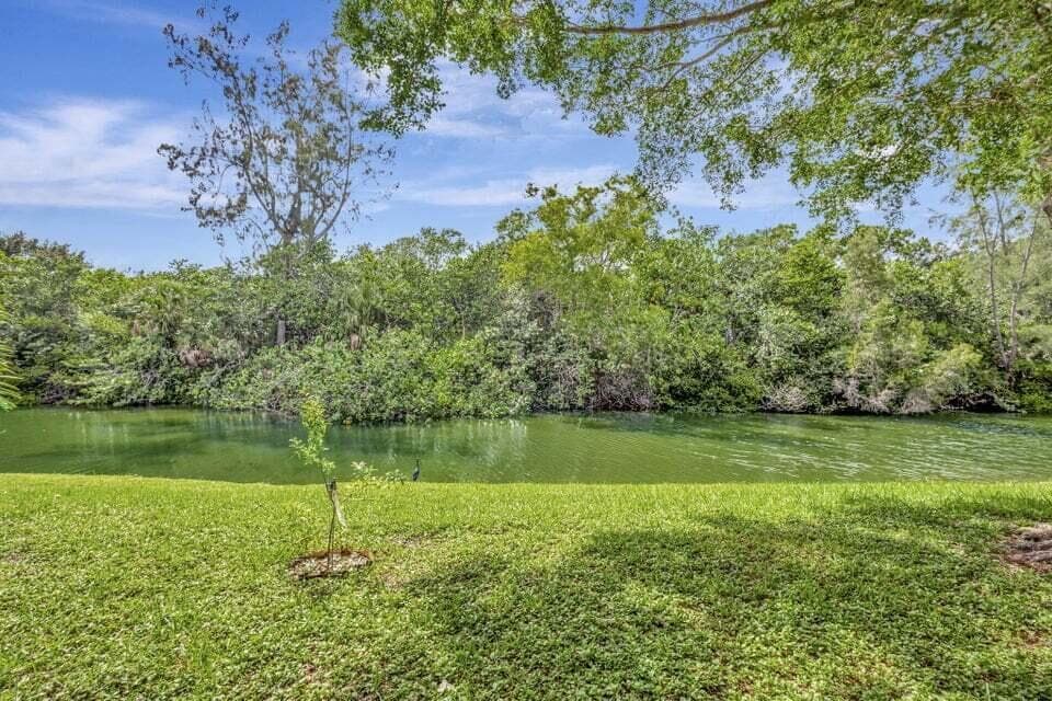 27 Camden B, West Palm Beach, FL 33417 — photo 31 of 34