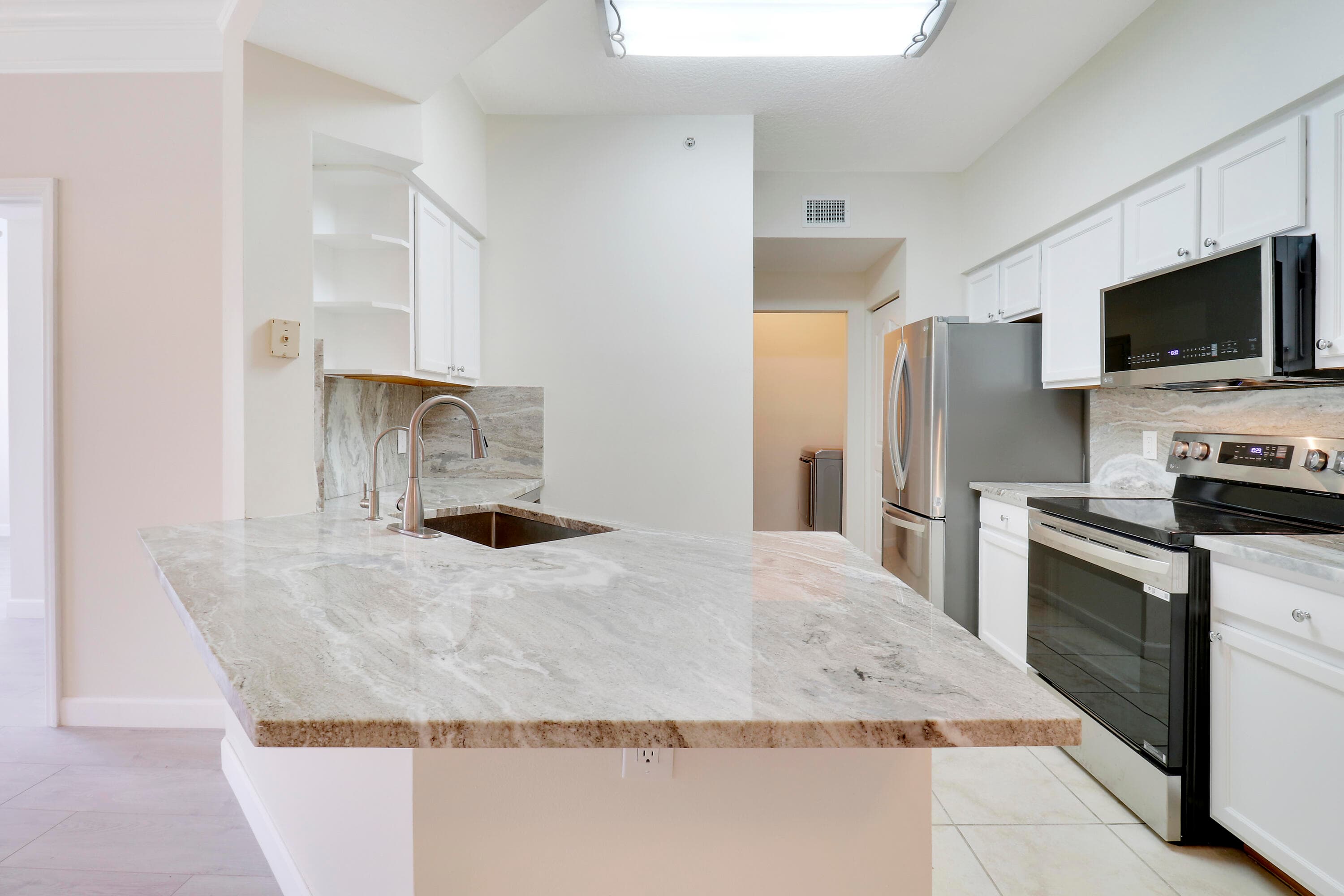 6305 Myrtlewood Circle W, Palm Beach Gardens, FL 33418 — photo 4 of 32