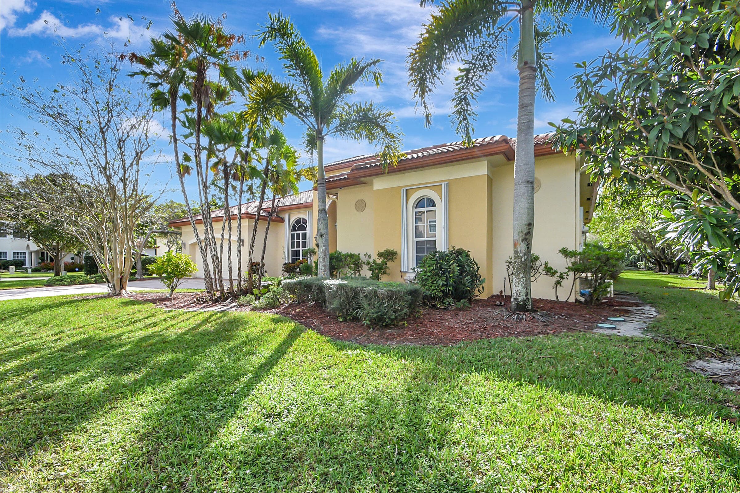8123 Woodslanding Trail, West Palm Beach, FL 33411 — photo 3 of 48