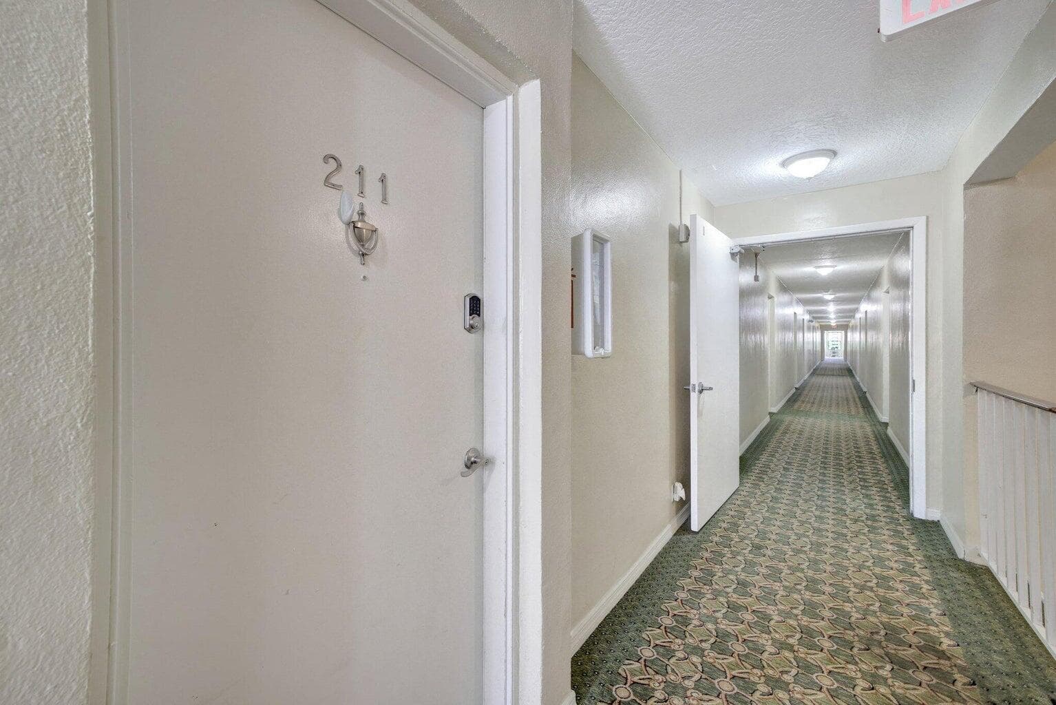2400 NE 33rd Avenue 211, Fort Lauderdale, FL 33305 — photo 4 of 40