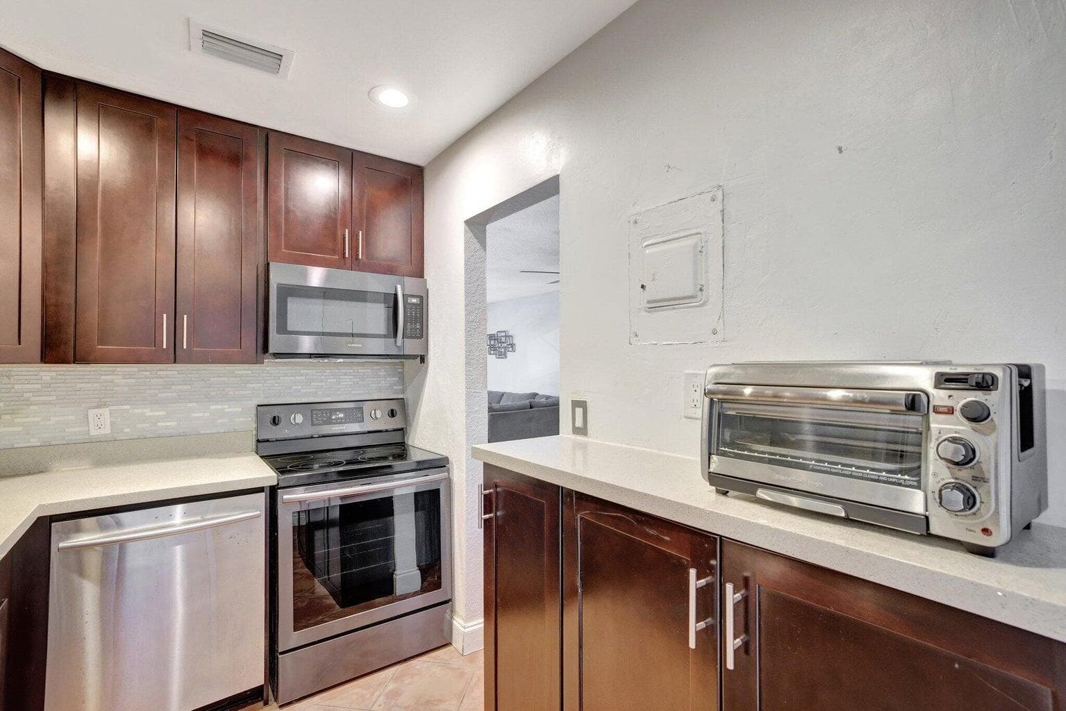 2400 NE 33rd Avenue 211, Fort Lauderdale, FL 33305 — photo 16 of 40