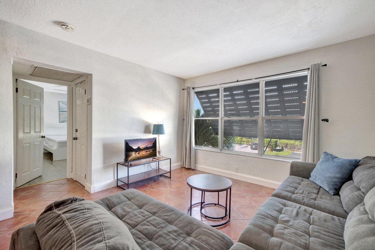2400 NE 33rd Avenue 211, Fort Lauderdale, FL 33305 — photo 9 of 40