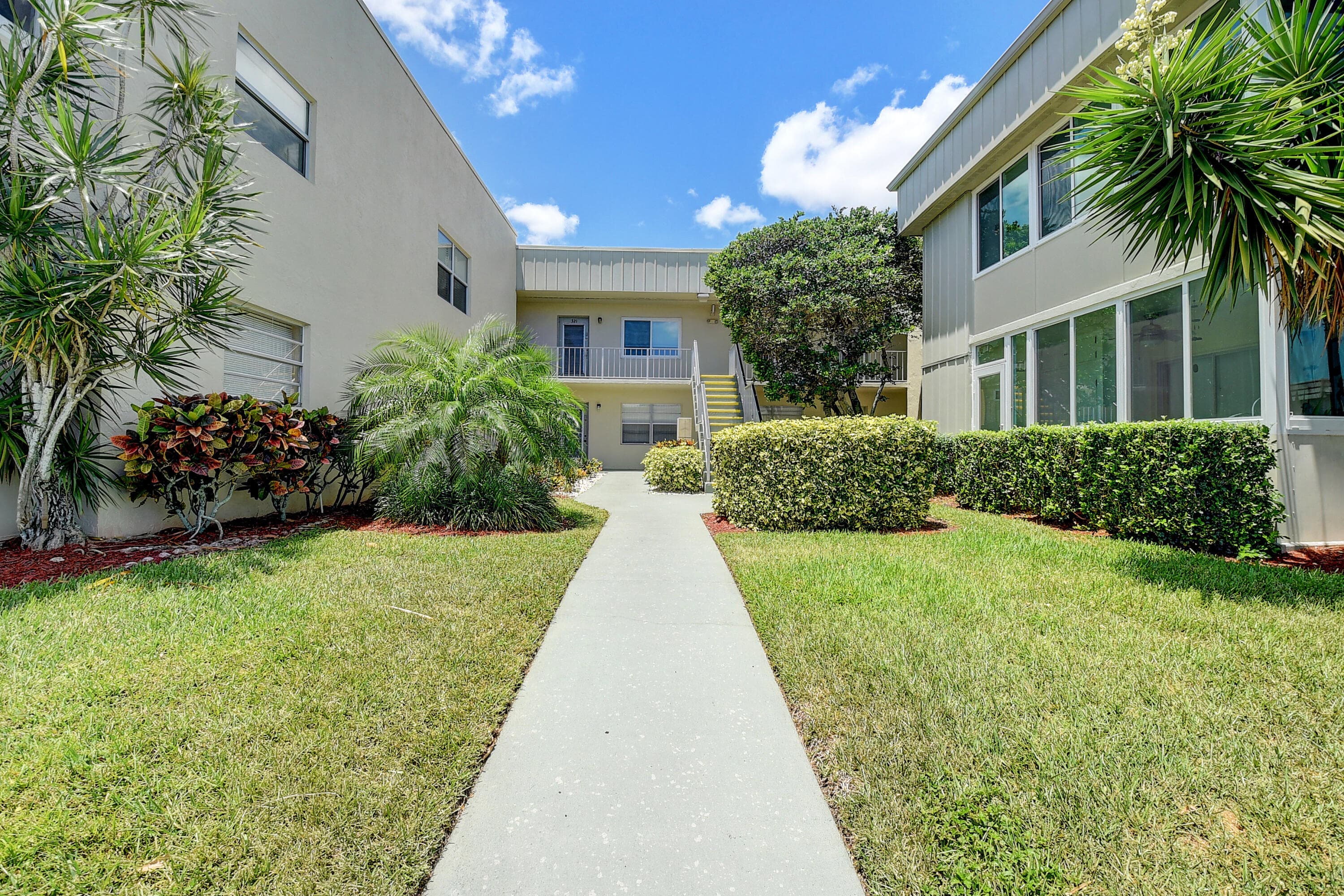 318 Monaco Boulevard G, Delray Beach, FL 33446 — photo 1 of 31
