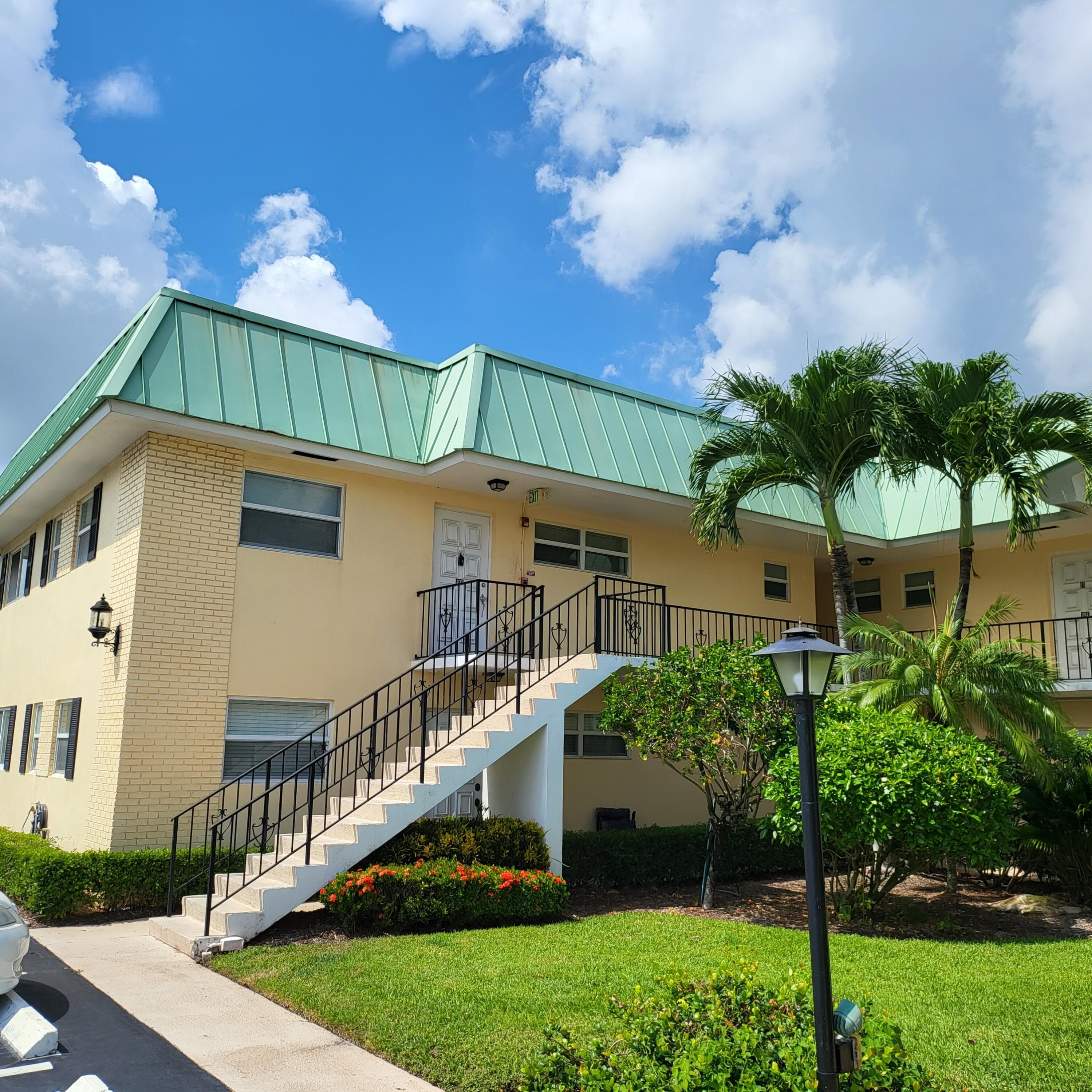 23 Colonial Club Drive 200, Boynton Beach, FL 33435 — photo 2 of 18