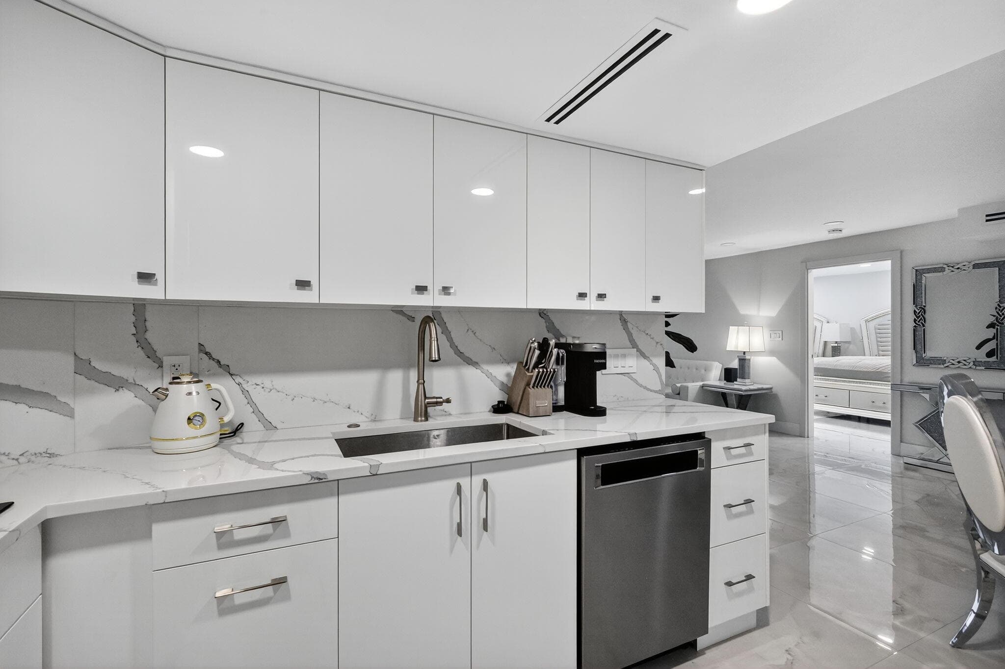 5225 Collins Avenue 1408, Miami Beach, FL 33140 — photo 9 of 37