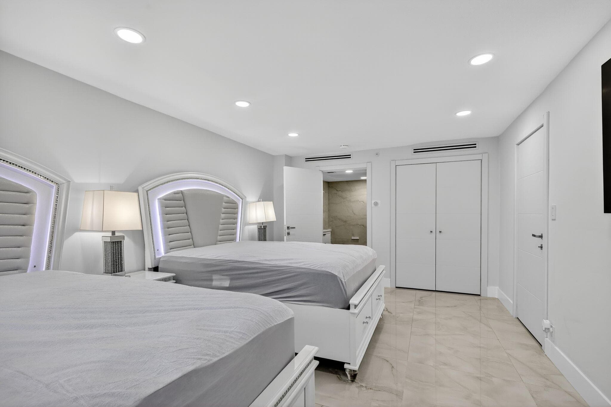 5225 Collins Avenue 1408, Miami Beach, FL 33140 — photo 12 of 37