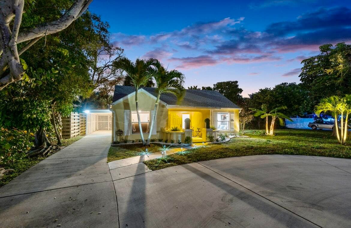 727 S Lake Drive, Lantana, FL 33462 — photo 3 of 40