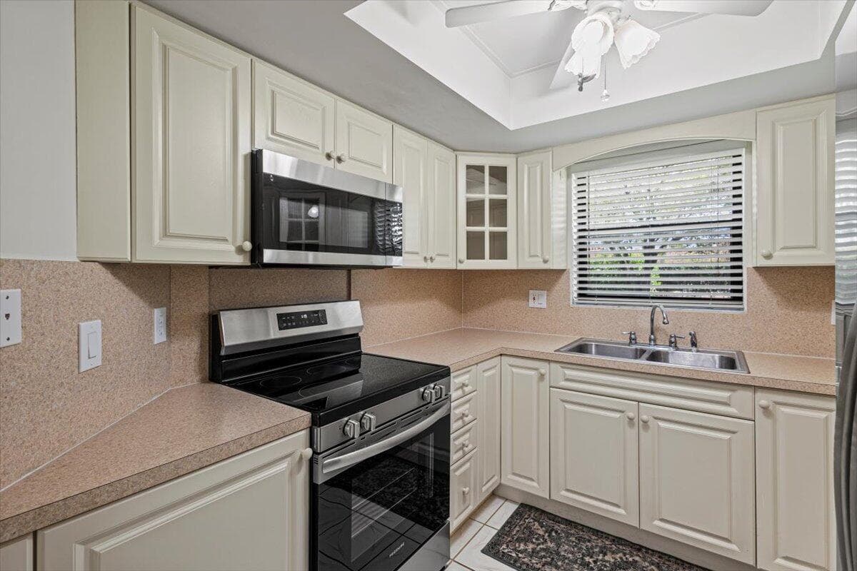 511 SW South River Drive 103, Stuart, FL 34997 — photo 16 of 40