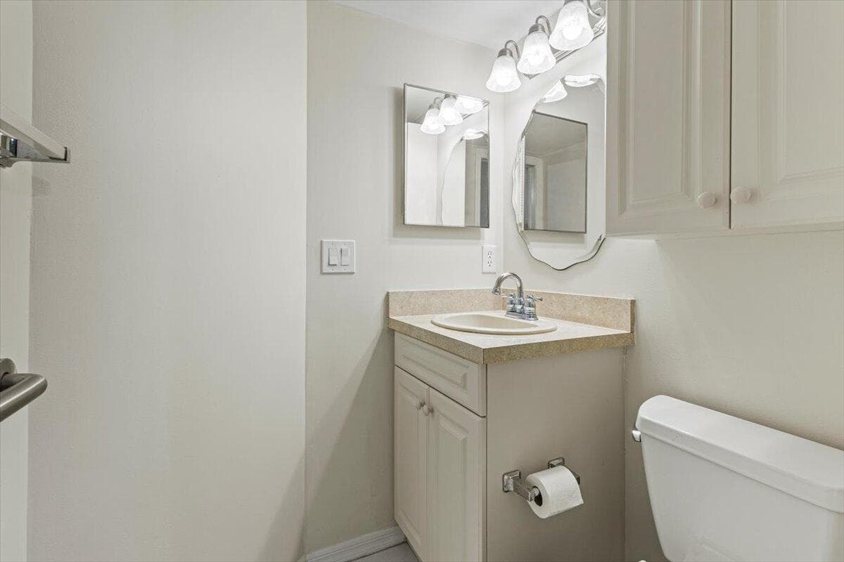 511 SW South River Drive 103, Stuart, FL 34997 — photo 27 of 40