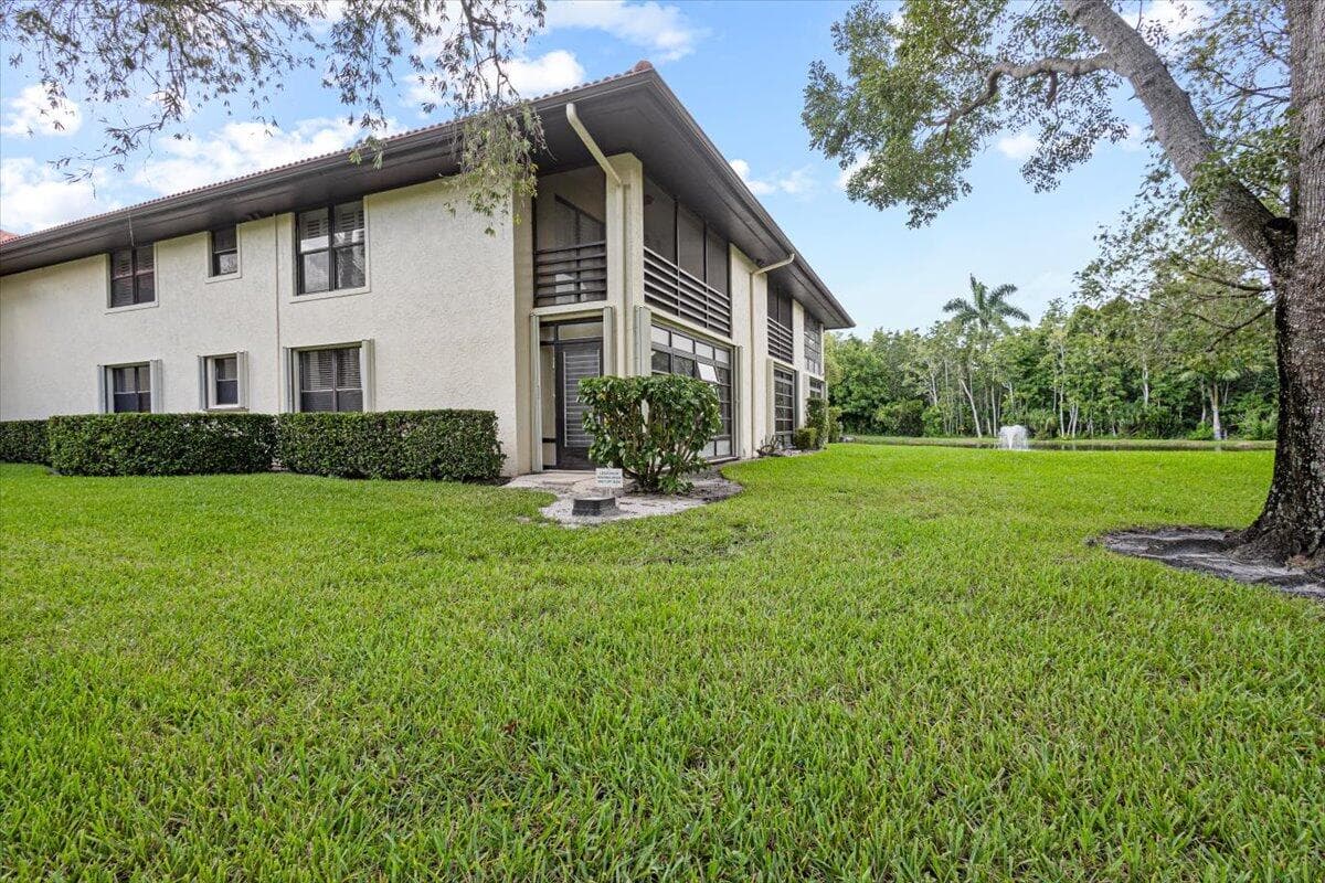 511 SW South River Drive 103, Stuart, FL 34997 — photo 4 of 40