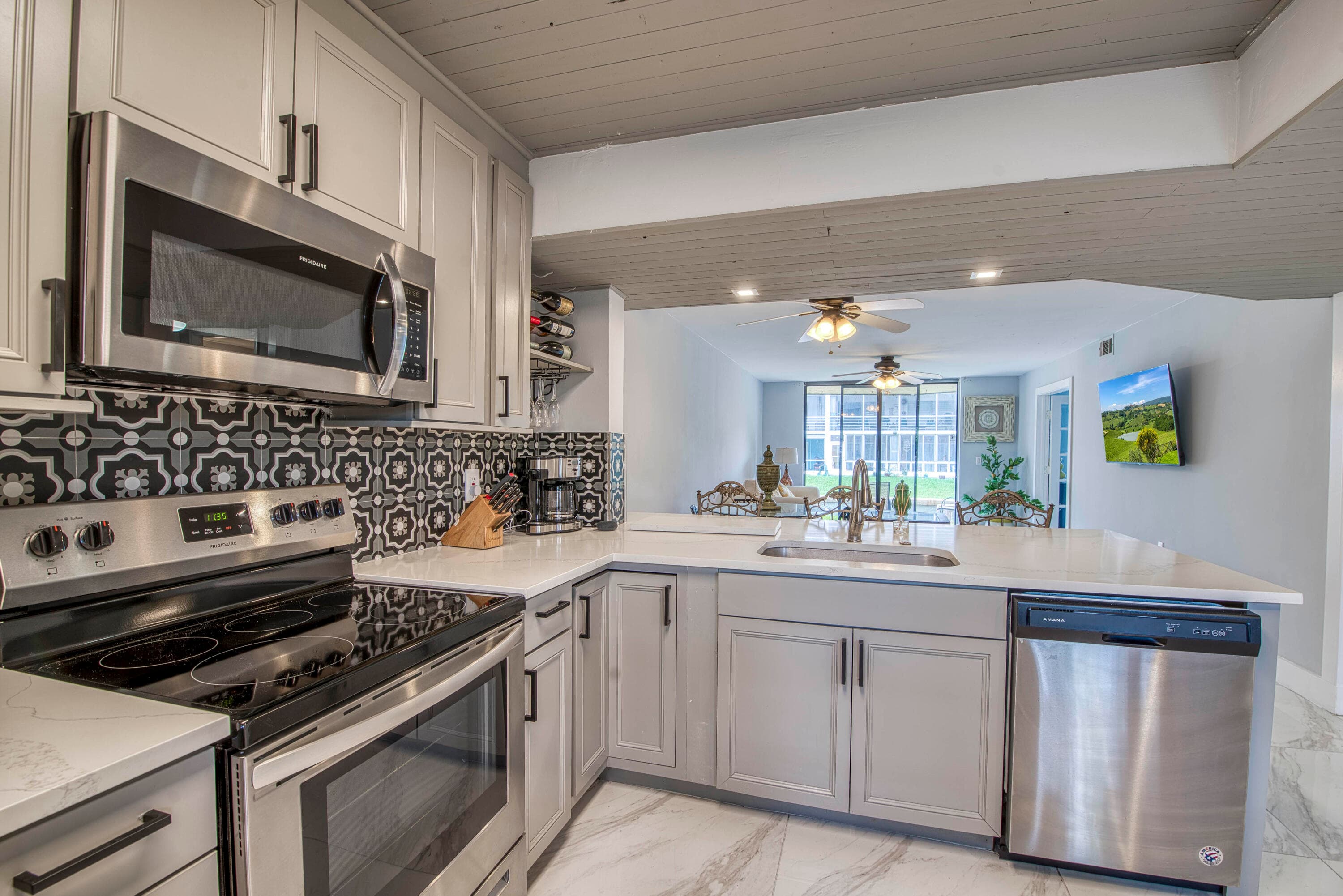 896 N Federal Highway 128, Lantana, FL 33462 — photo 11 of 18