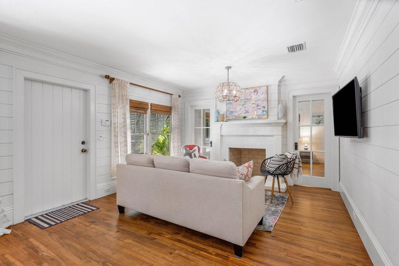 918 NE 5th Street, Delray Beach, FL 33483 — photo 5 of 28