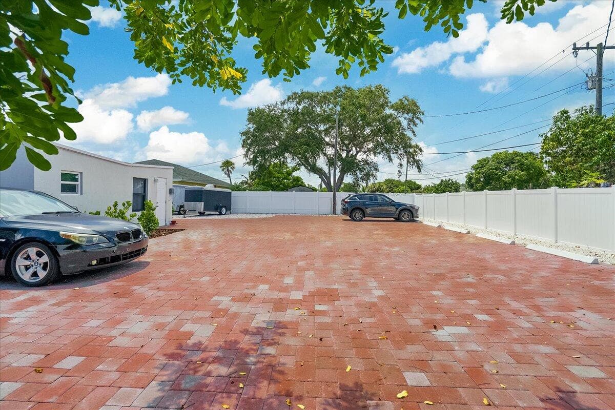 305 Cypress Drive E 1,2,3,4,5, Lake Park, FL 33403 — photo 16 of 53