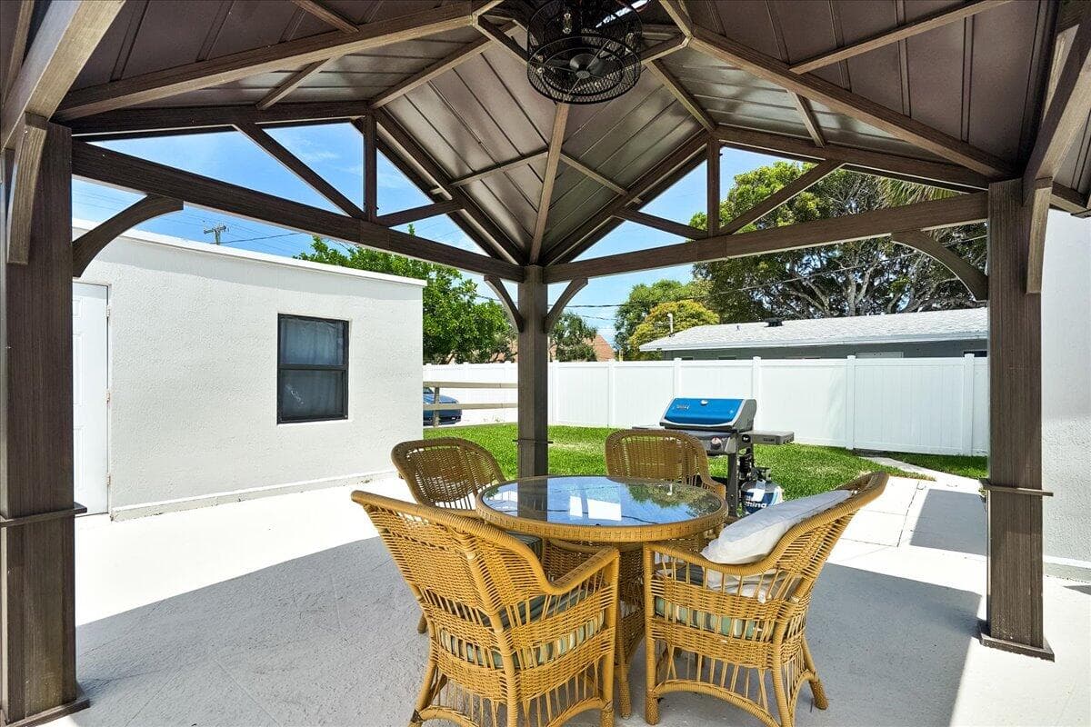 305 Cypress Drive E 1,2,3,4,5, Lake Park, FL 33403 — photo 19 of 53
