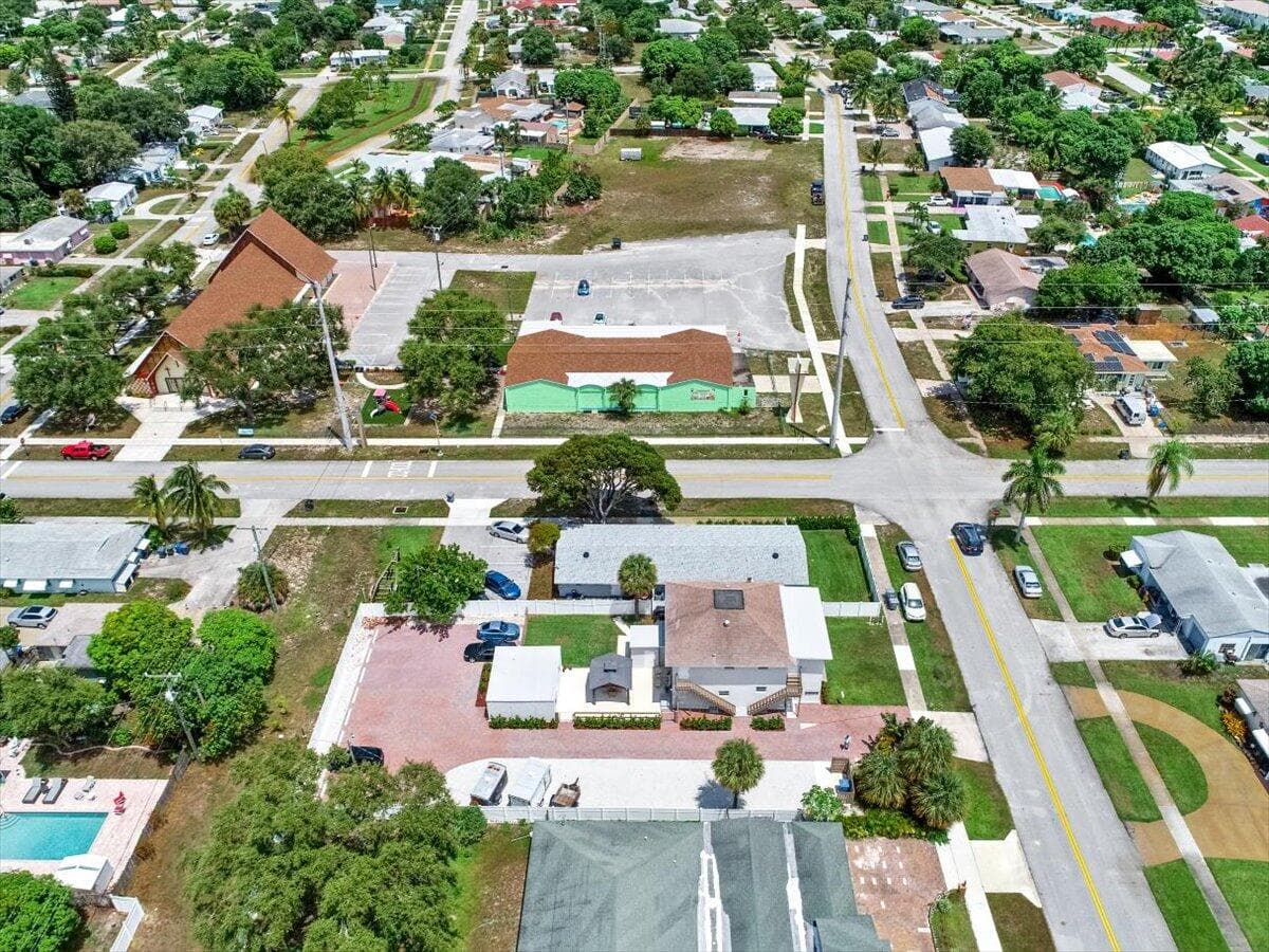 305 Cypress Drive E 1,2,3,4,5, Lake Park, FL 33403 — photo 31 of 53