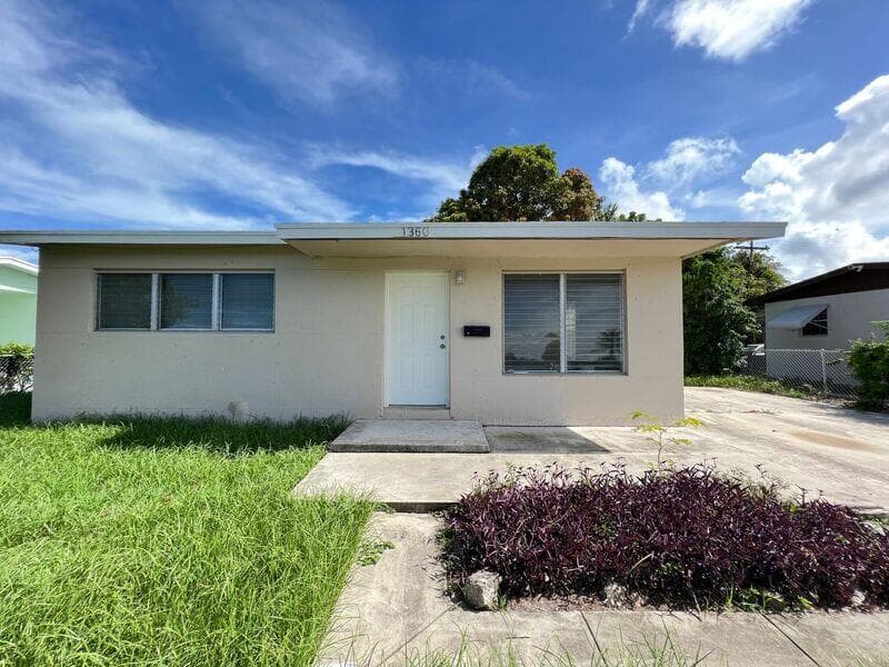1360 10th Street, West Palm Beach, FL 33401 — photo 1 of 38