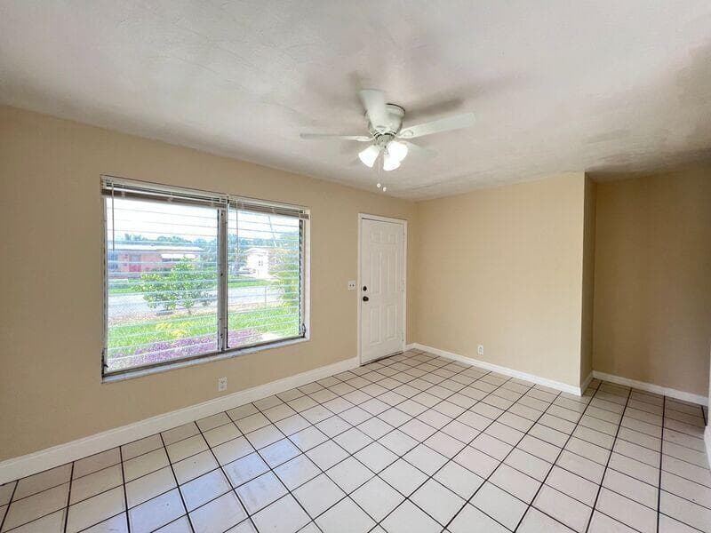 1360 10th Street, West Palm Beach, FL 33401 — photo 12 of 38