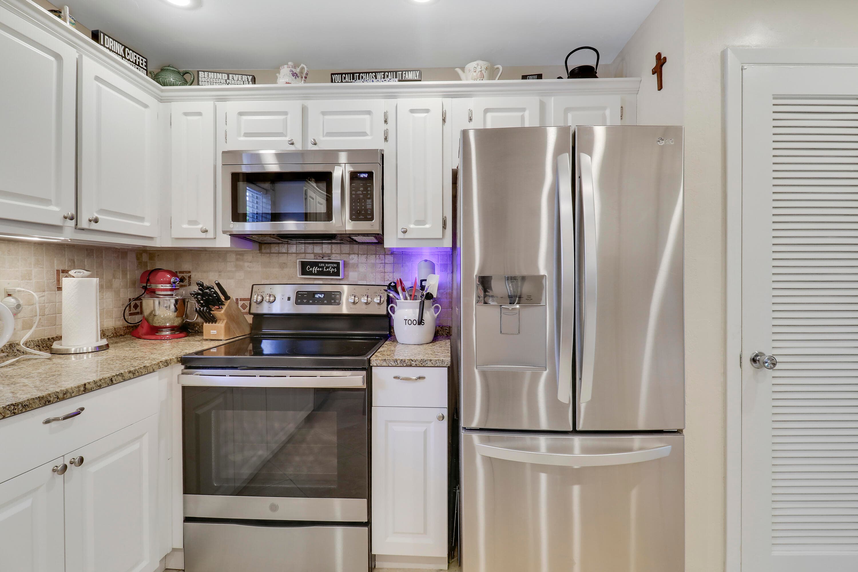 4 Garden Street 101, Tequesta, FL 33469 — photo 7 of 32