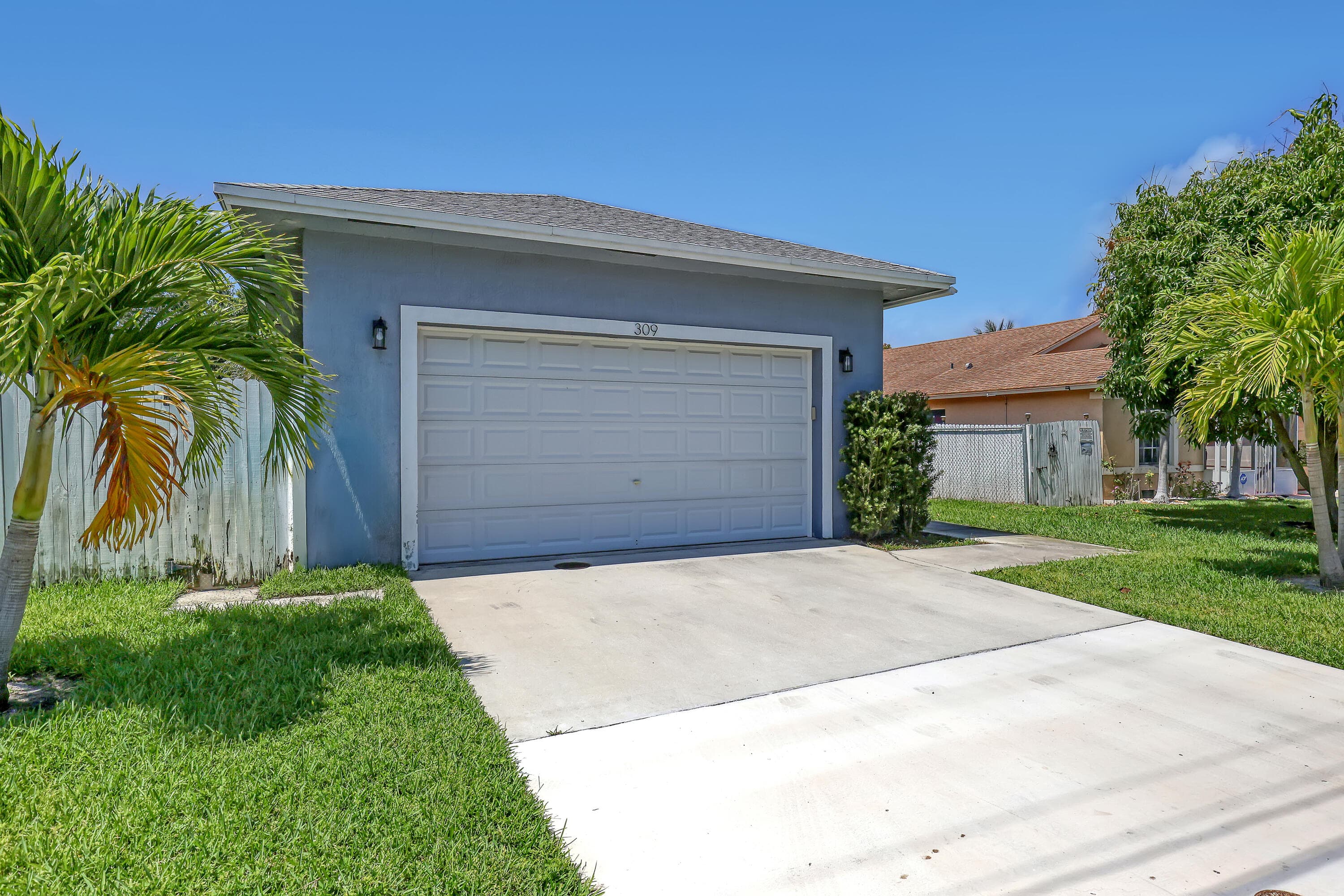 309 NE 11th Avenue, Boynton Beach, FL 33435 — photo 1 of 17