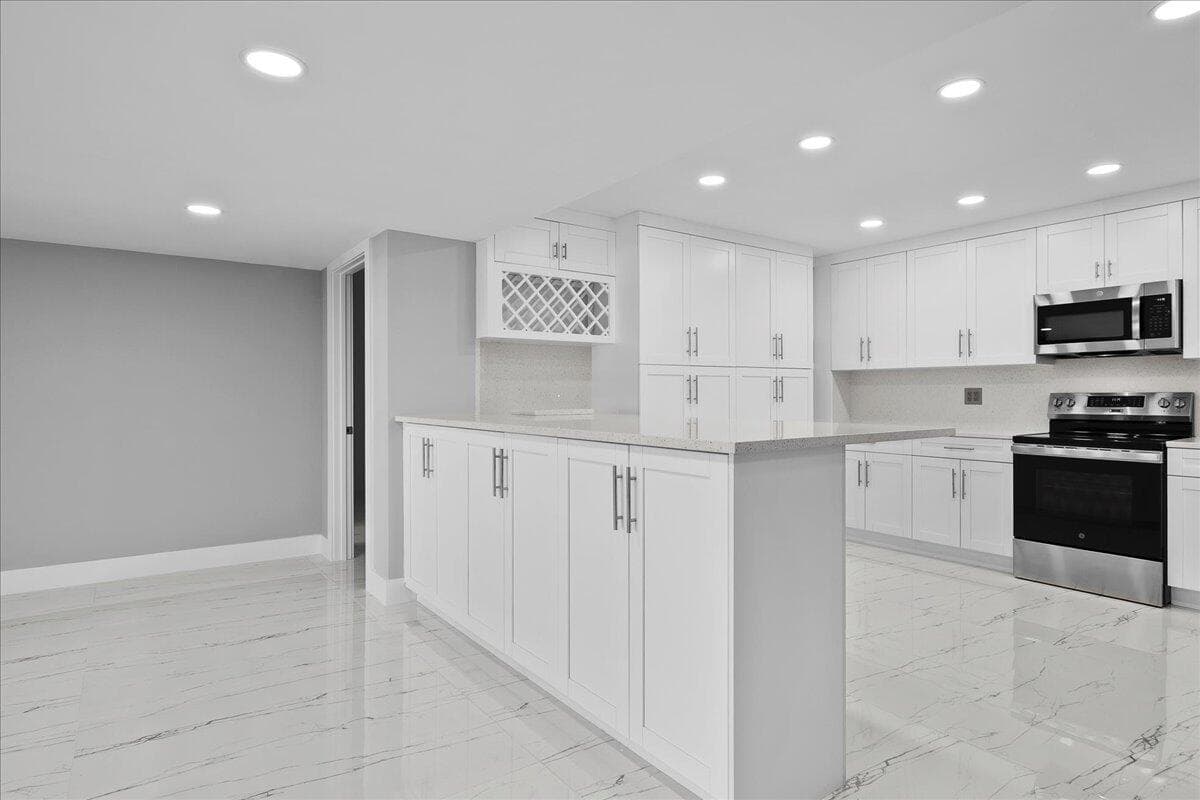 3040 Lake Shore Drive 101, Riviera Beach, FL 33404 — photo 3 of 55