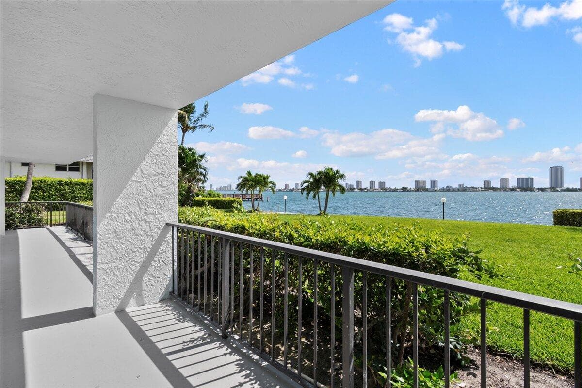 3040 Lake Shore Drive 101, Riviera Beach, FL 33404 — photo 33 of 55