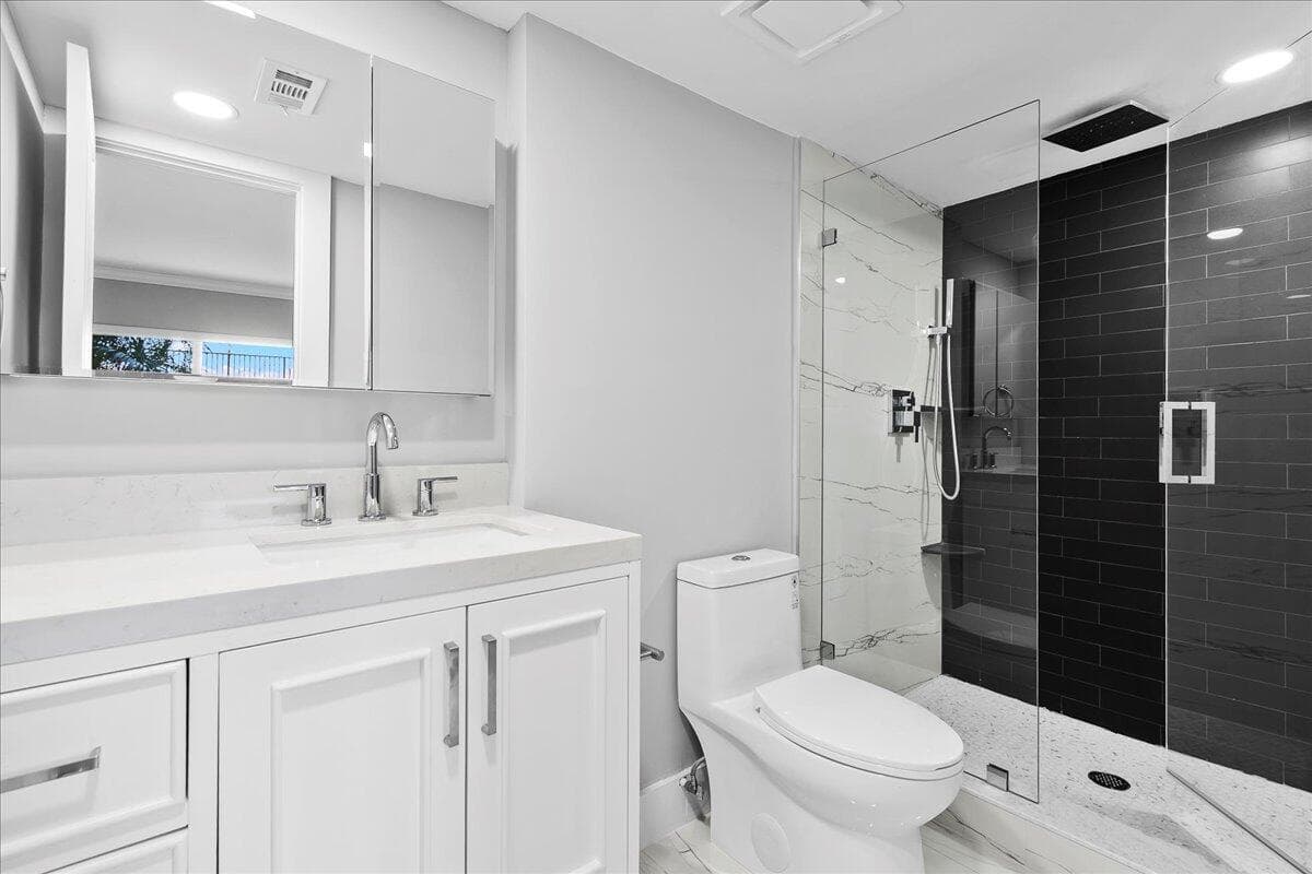 3040 Lake Shore Drive 101, Riviera Beach, FL 33404 — photo 27 of 55