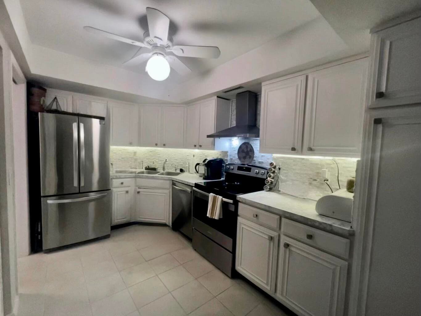 2425 Presidential Way 806, West Palm Beach, FL 33401 — photo 10 of 34