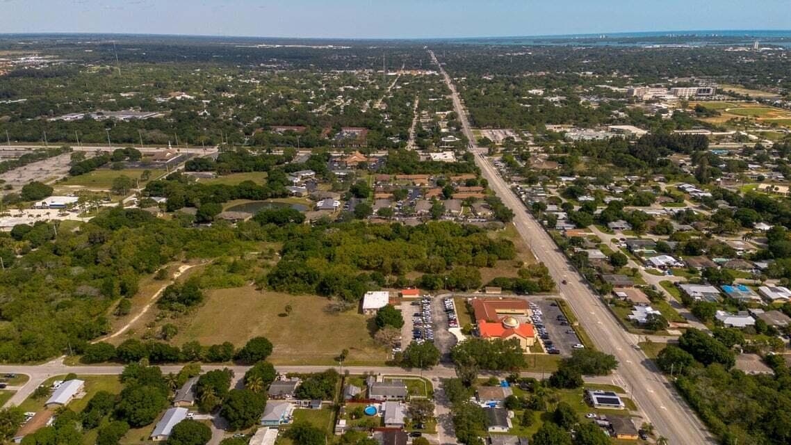 2205 S Stanton Avenue, Fort Pierce, FL 34981 — photo 9 of 11