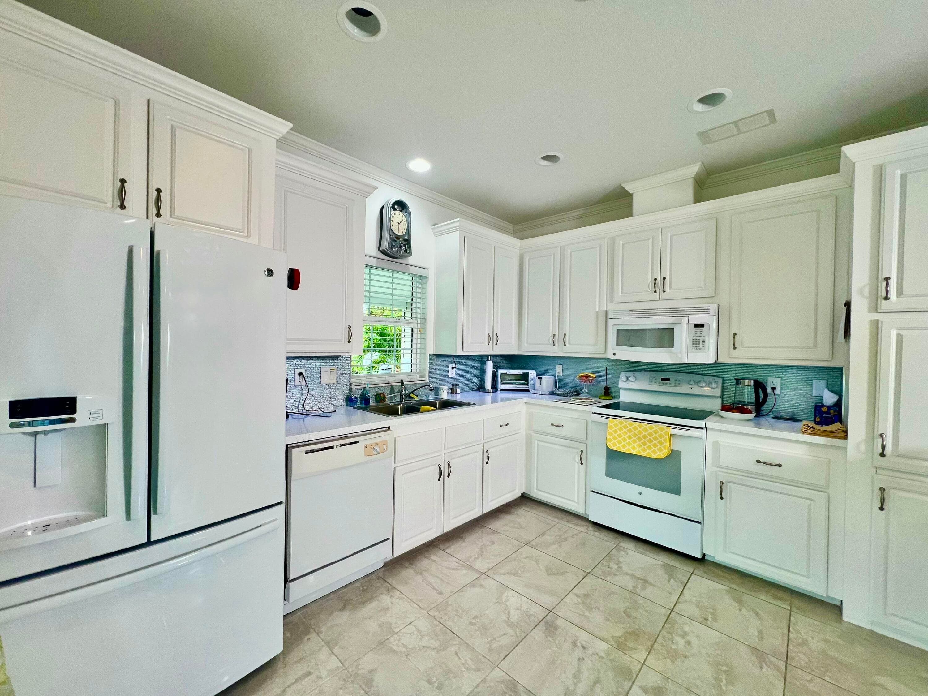 413 Hibiscus Drive, Deerfield Beach, FL 33442 — photo 12 of 39