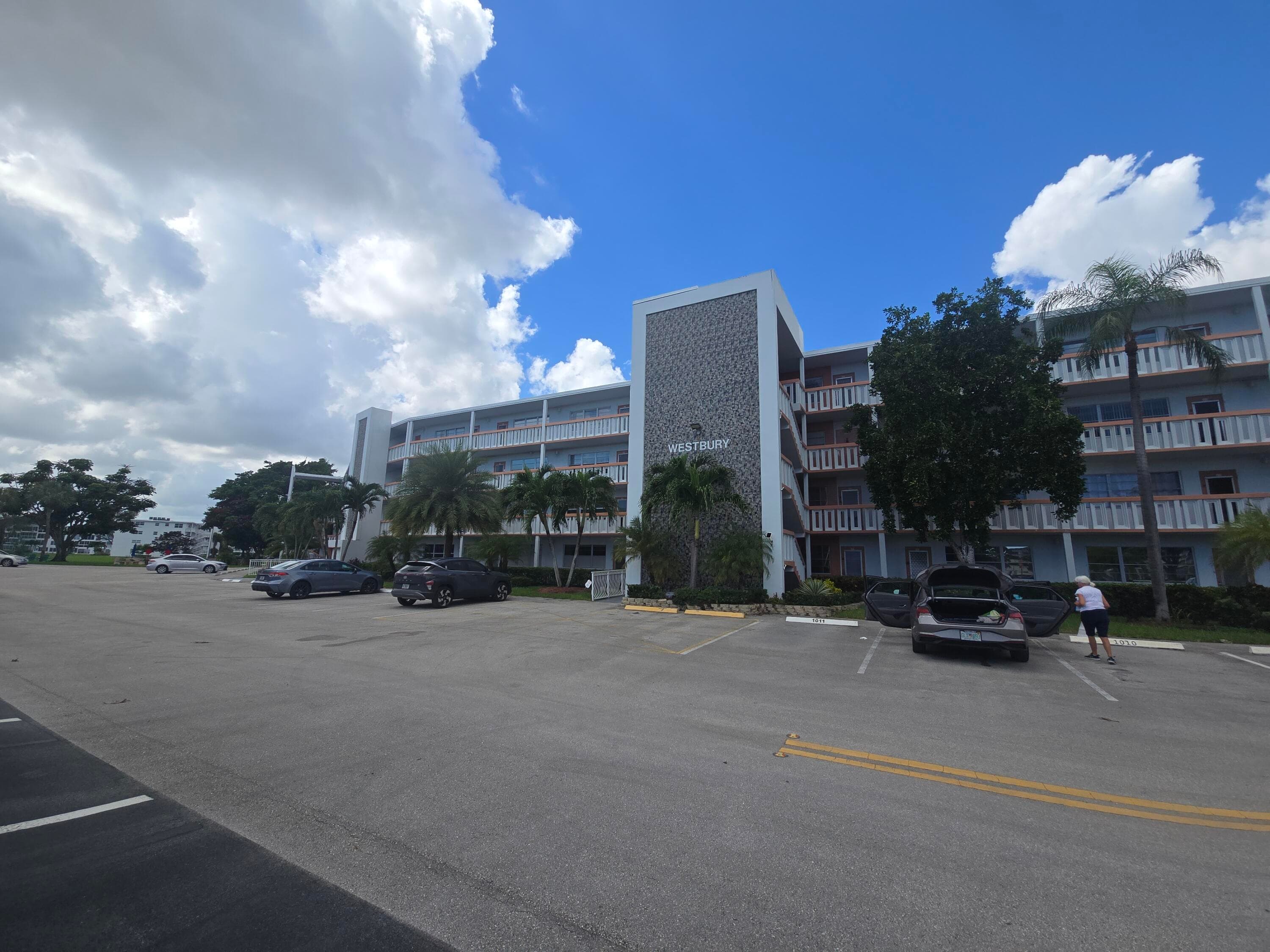 2010 Westbury F 2010, Deerfield Beach, FL 33442 — photo 19 of 27