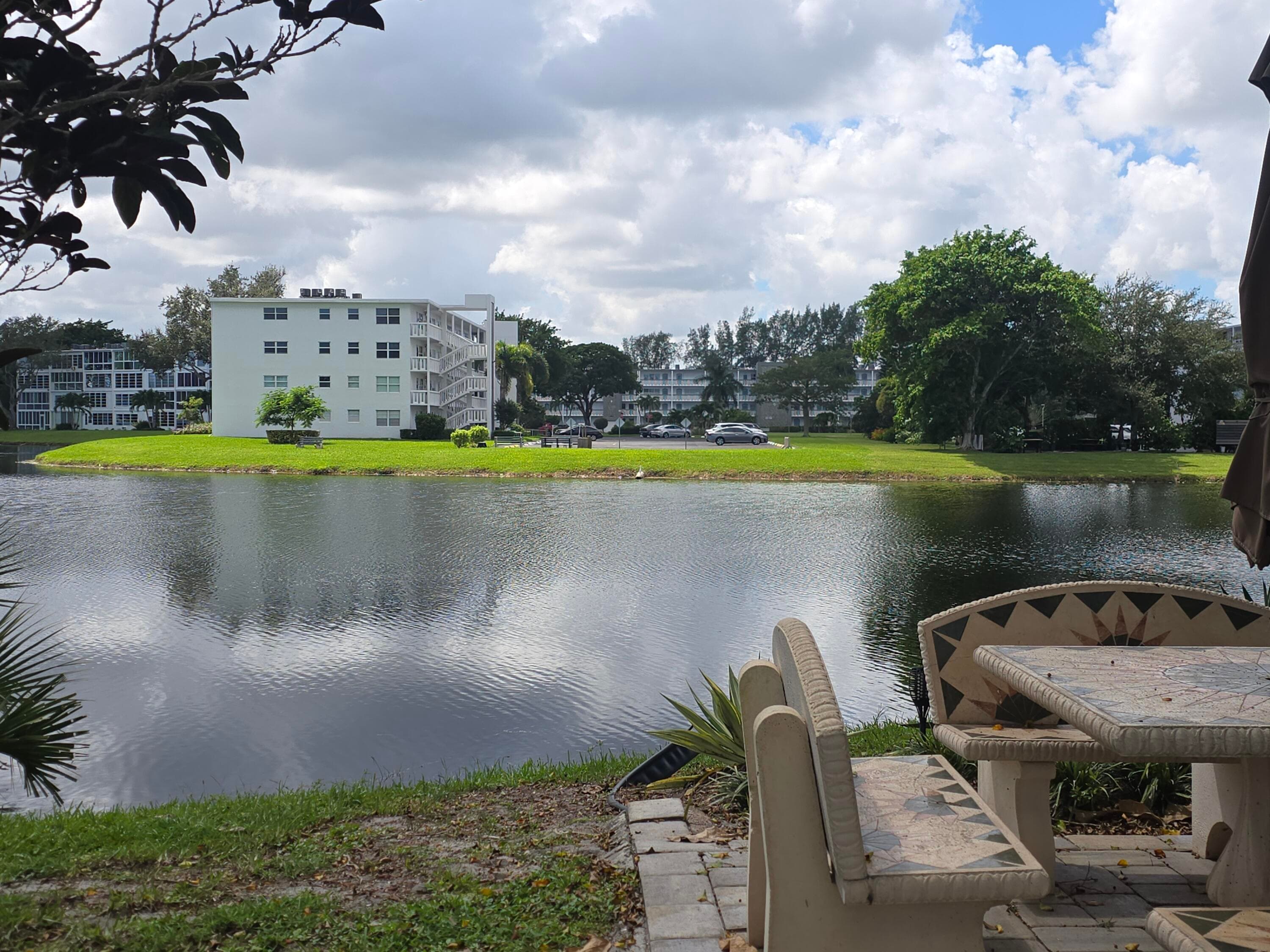2010 Westbury F 2010, Deerfield Beach, FL 33442 — photo 23 of 27
