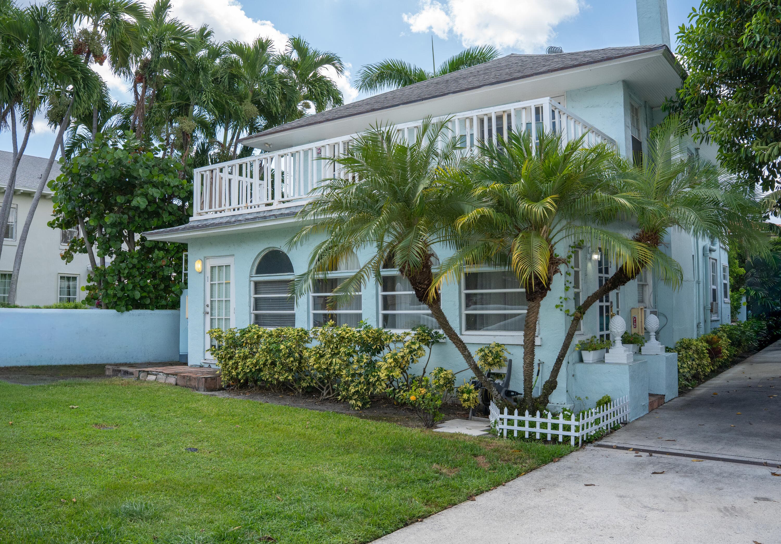 264 Seminole Avenue, Palm Beach, FL 33480 — photo 2 of 5