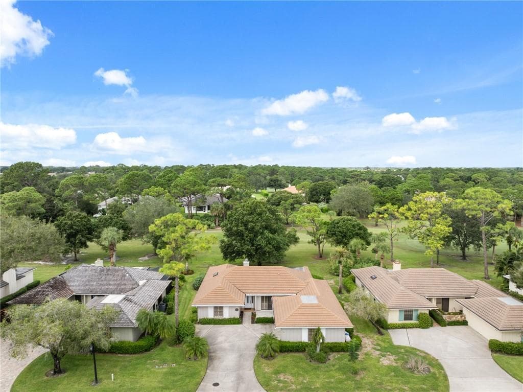 110 Prestwick Circle, Vero Beach, FL 32967 — photo 2 of 36