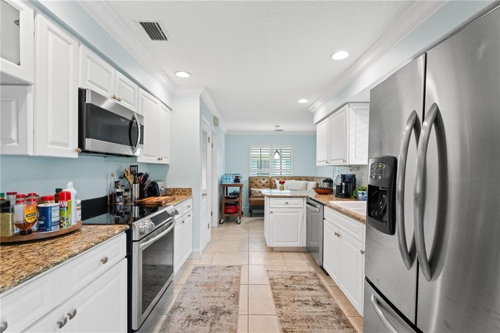 110 Prestwick Circle, Vero Beach, FL 32967 — photo 10 of 36