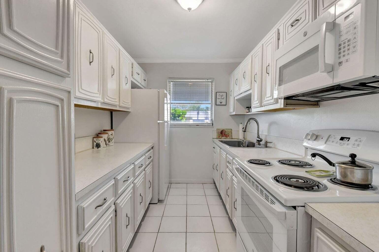 170 High Point Terrace E Apt B, Delray Beach, FL 33445 — photo 6 of 23