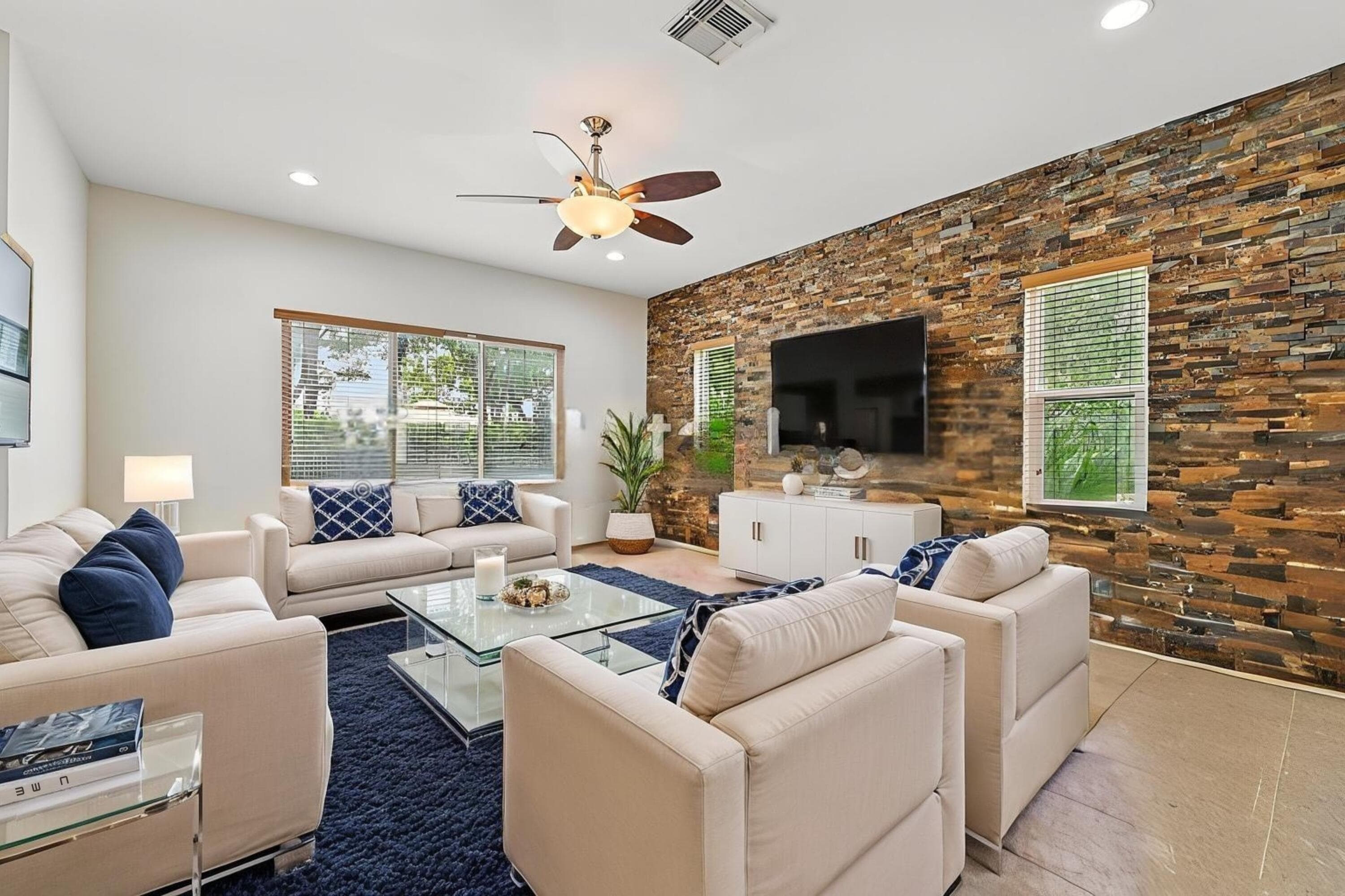 553 Gazetta Way, West Palm Beach, FL 33413 — photo