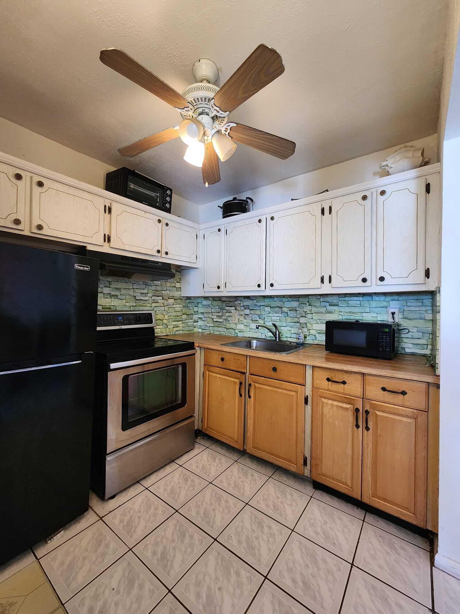 165 Camden G, West Palm Beach, FL 33417 — photo 5 of 9