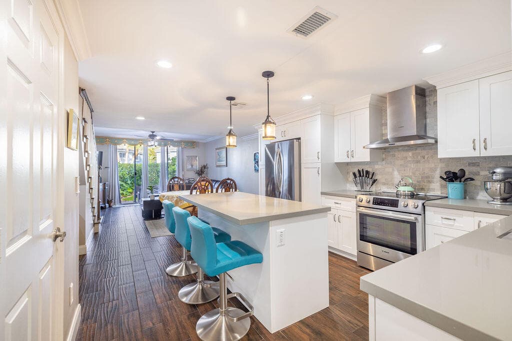 1038 Jeffery Street, Boca Raton, FL 33487 — photo 1 of 47