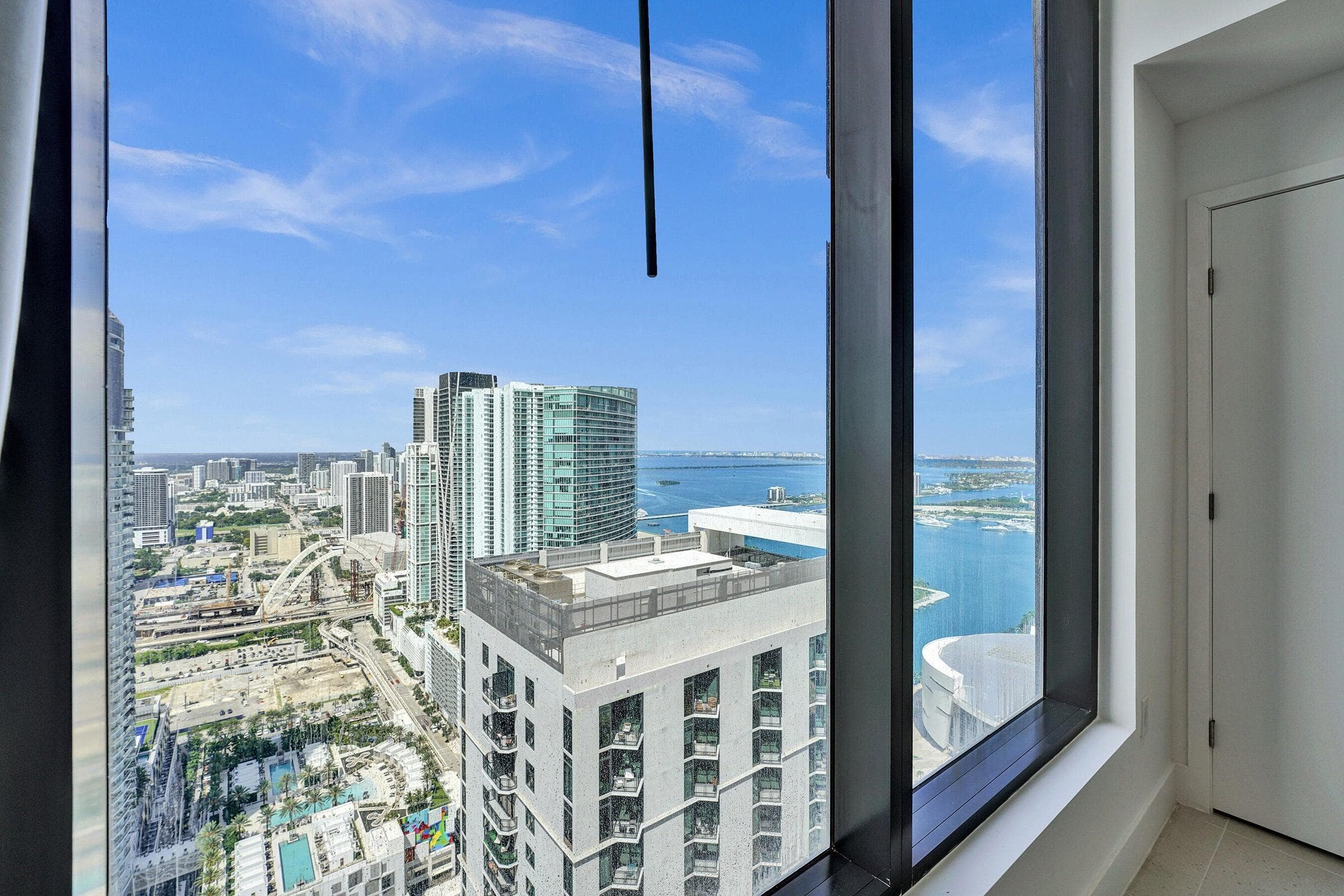 159 NE 6th Street 4813, Miami, FL 33132 — photo 14 of 35