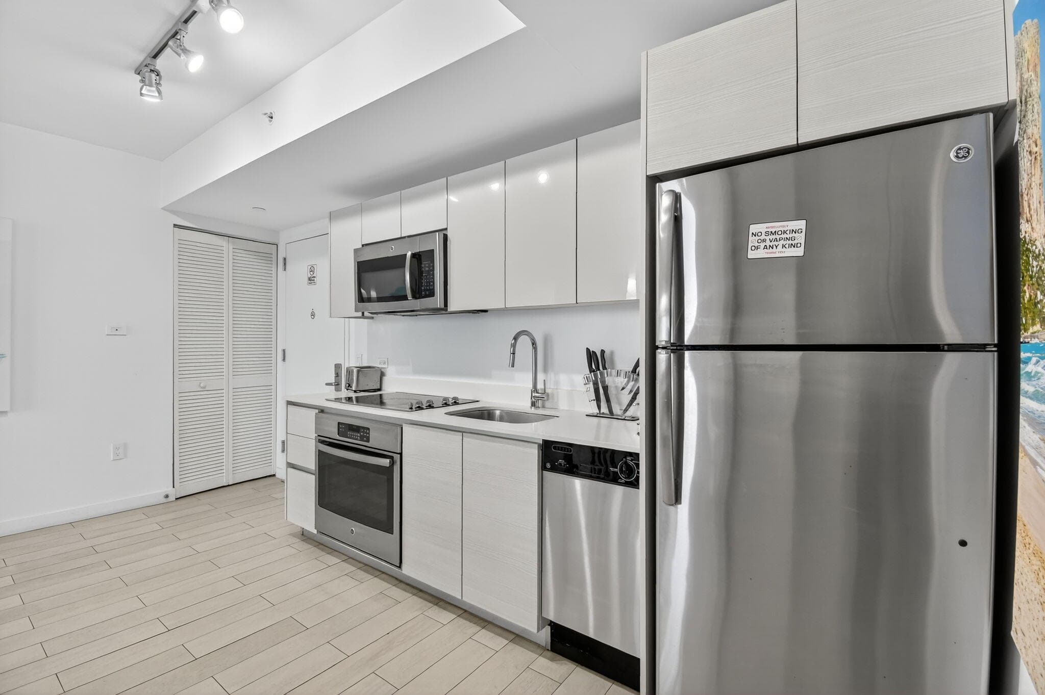 2602 E Hallandale Beach Boulevard R2210, Hallandale Beach, FL 33009 — photo 11 of 107