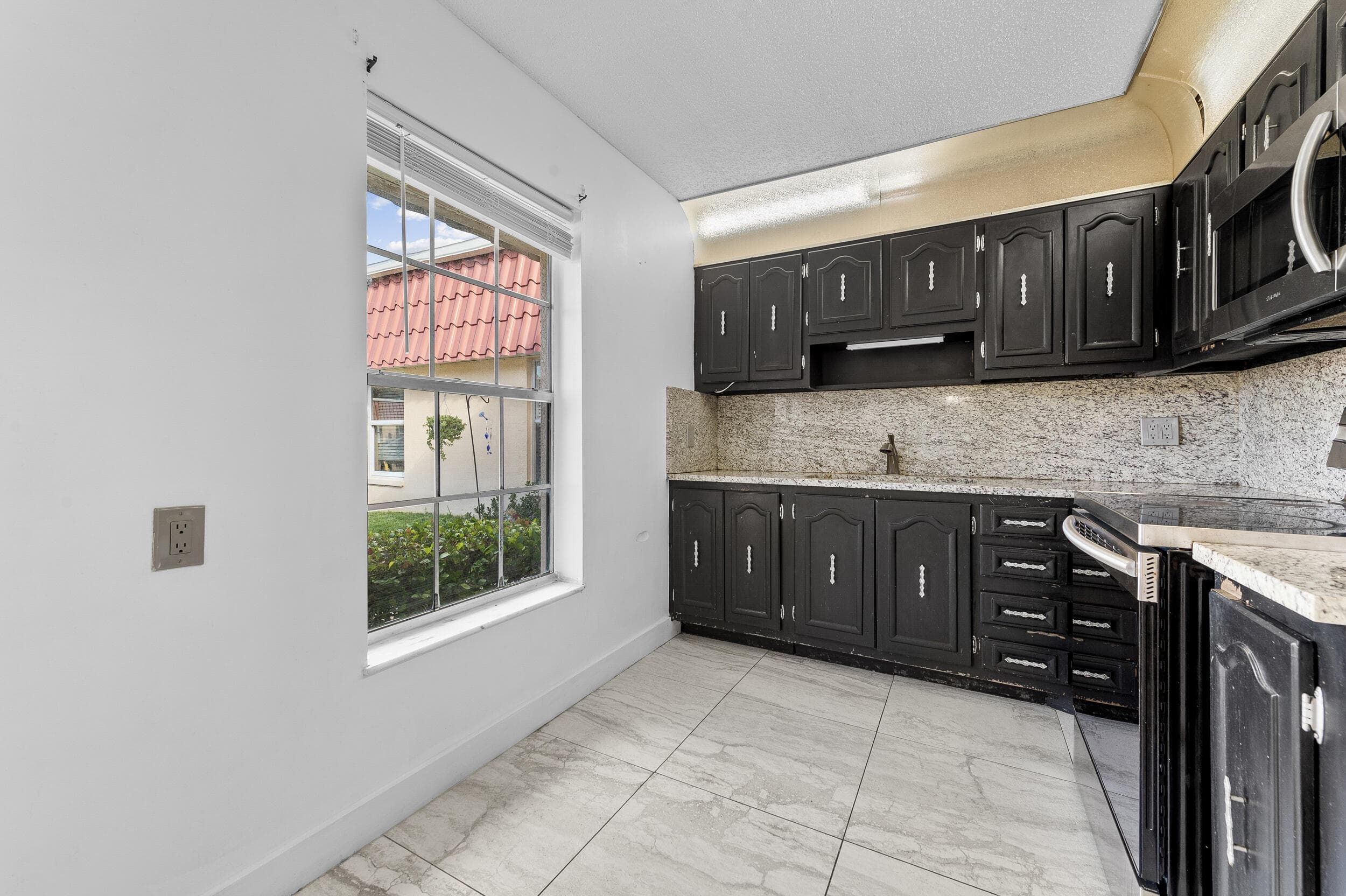 811 Salem Lane, Lake Worth, FL 33467 — photo 9 of 34