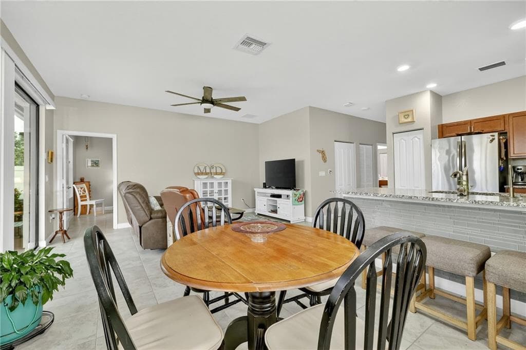 9897 E Villa Circle, Vero Beach, FL 32966 — photo 8 of 45