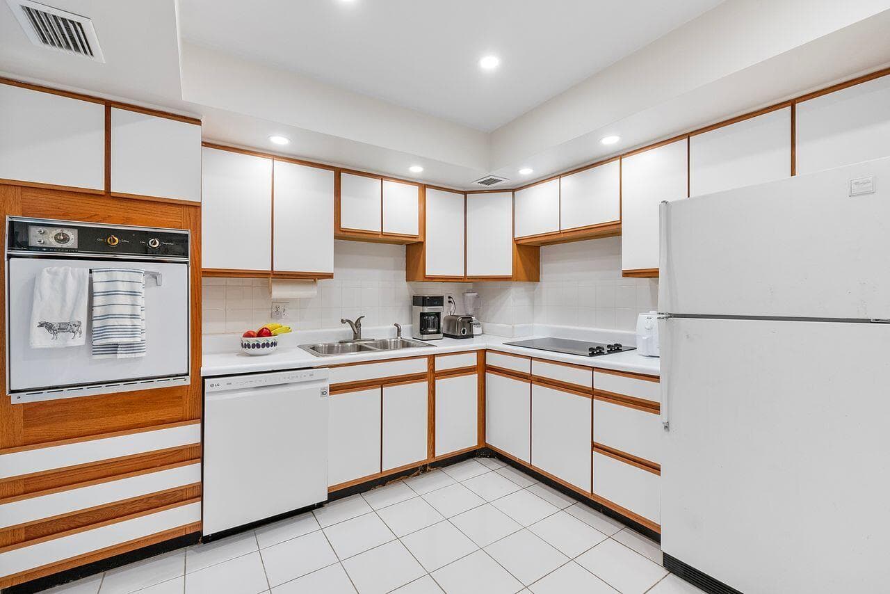 3450 S Ocean Boulevard 118, Palm Beach, FL 33480 — photo 9 of 39