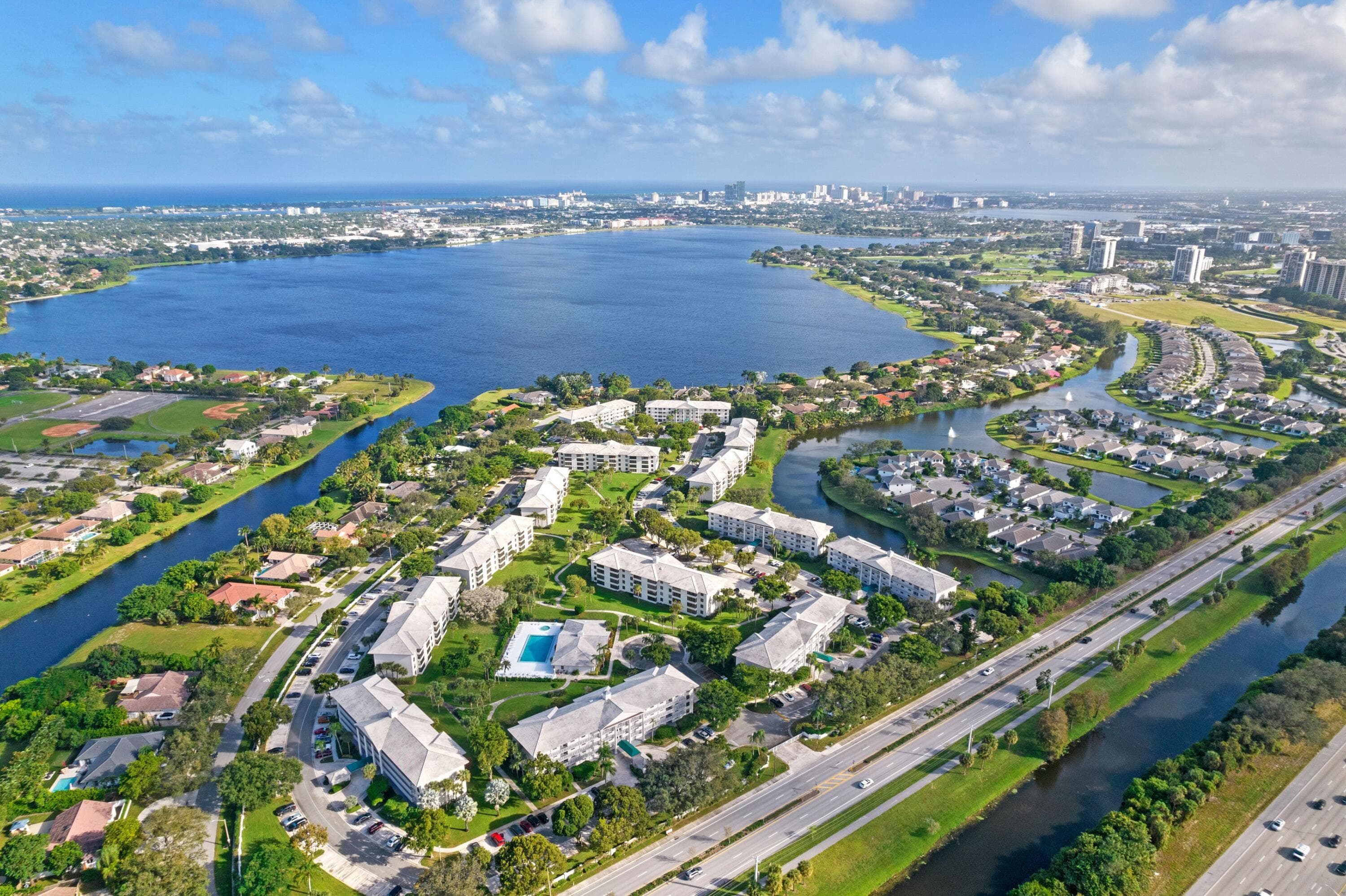 3650 Whitehall Drive 202, West Palm Beach, FL 33401 — photo 5 of 36