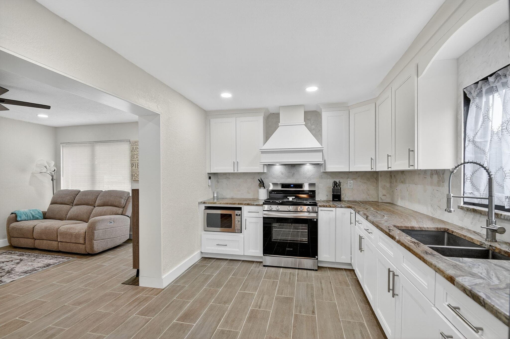 5008 Parker Avenue, West Palm Beach, FL 33405 — photo 10 of 32