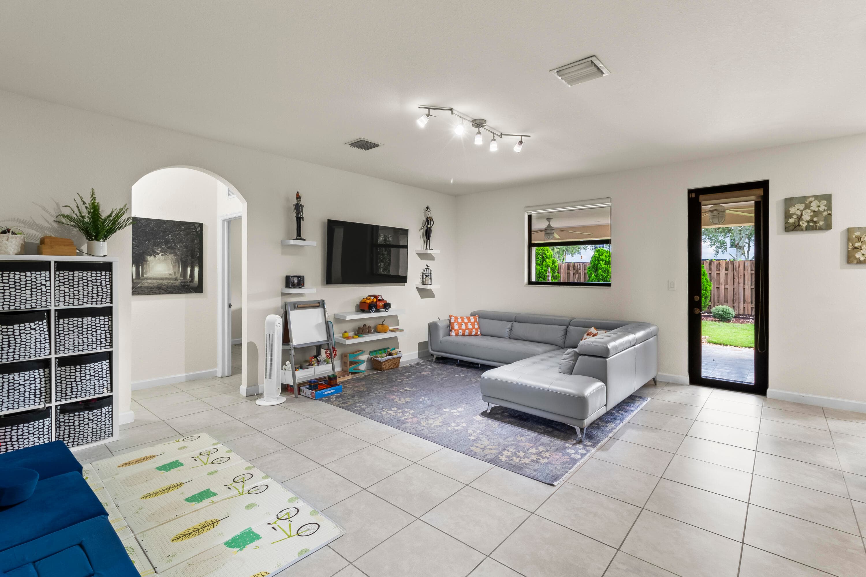 11823 SW 151st Place, Miami, FL 33196 — photo 14 of 51
