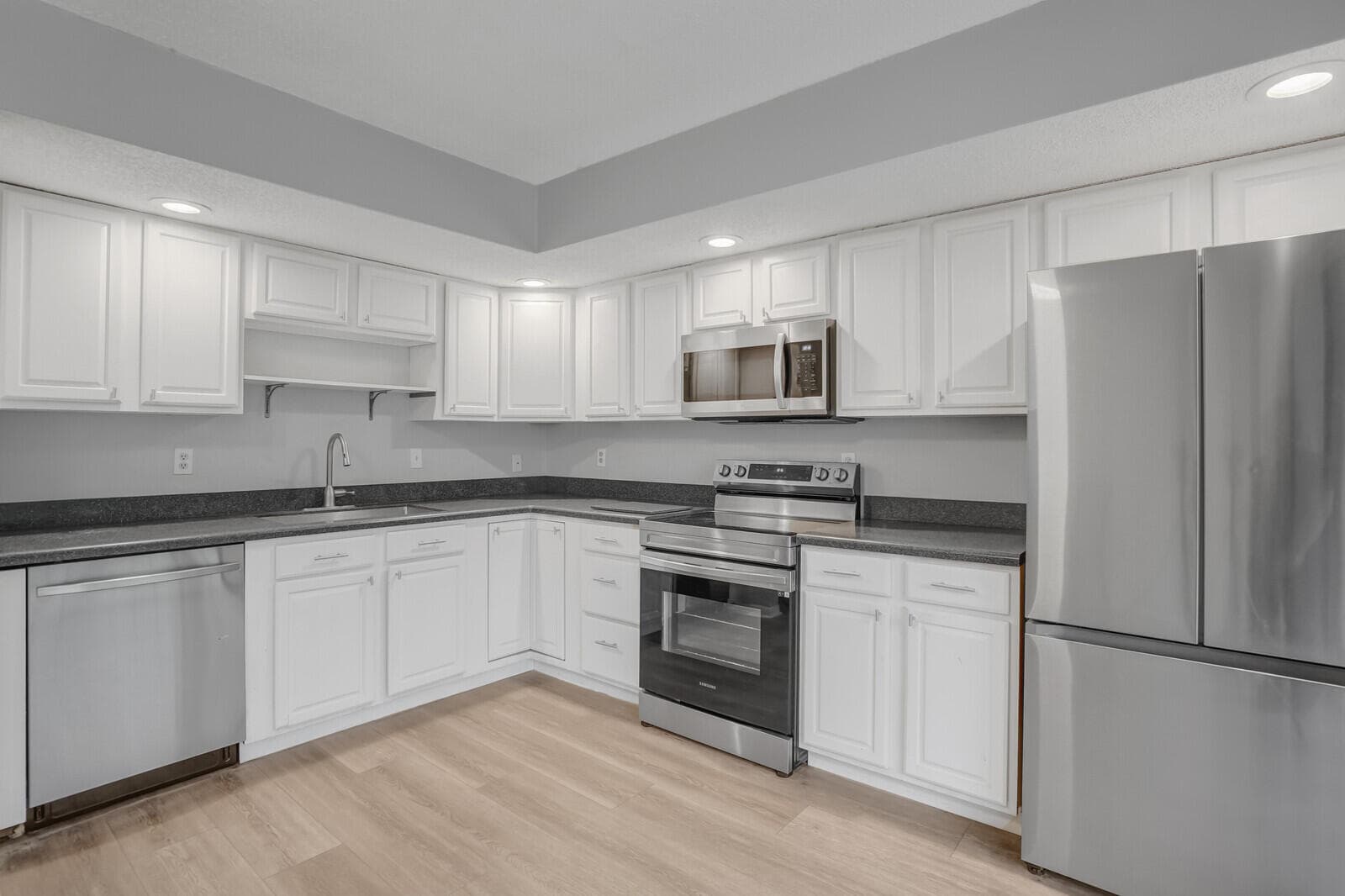 5190 Las Verdes Circle 214, Delray Beach, FL 33484 — photo 10 of 39