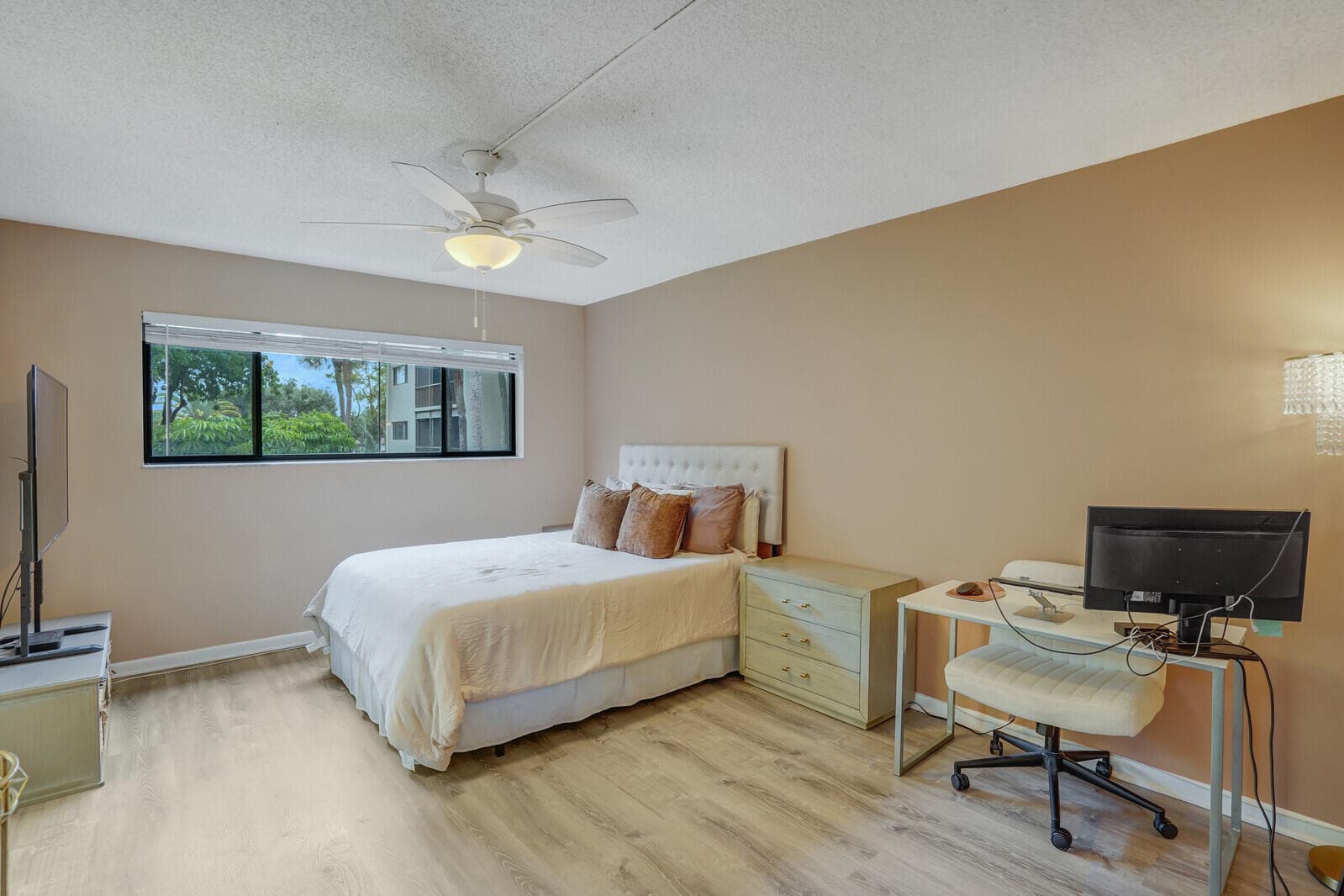5190 Las Verdes Circle 214, Delray Beach, FL 33484 — photo 13 of 39